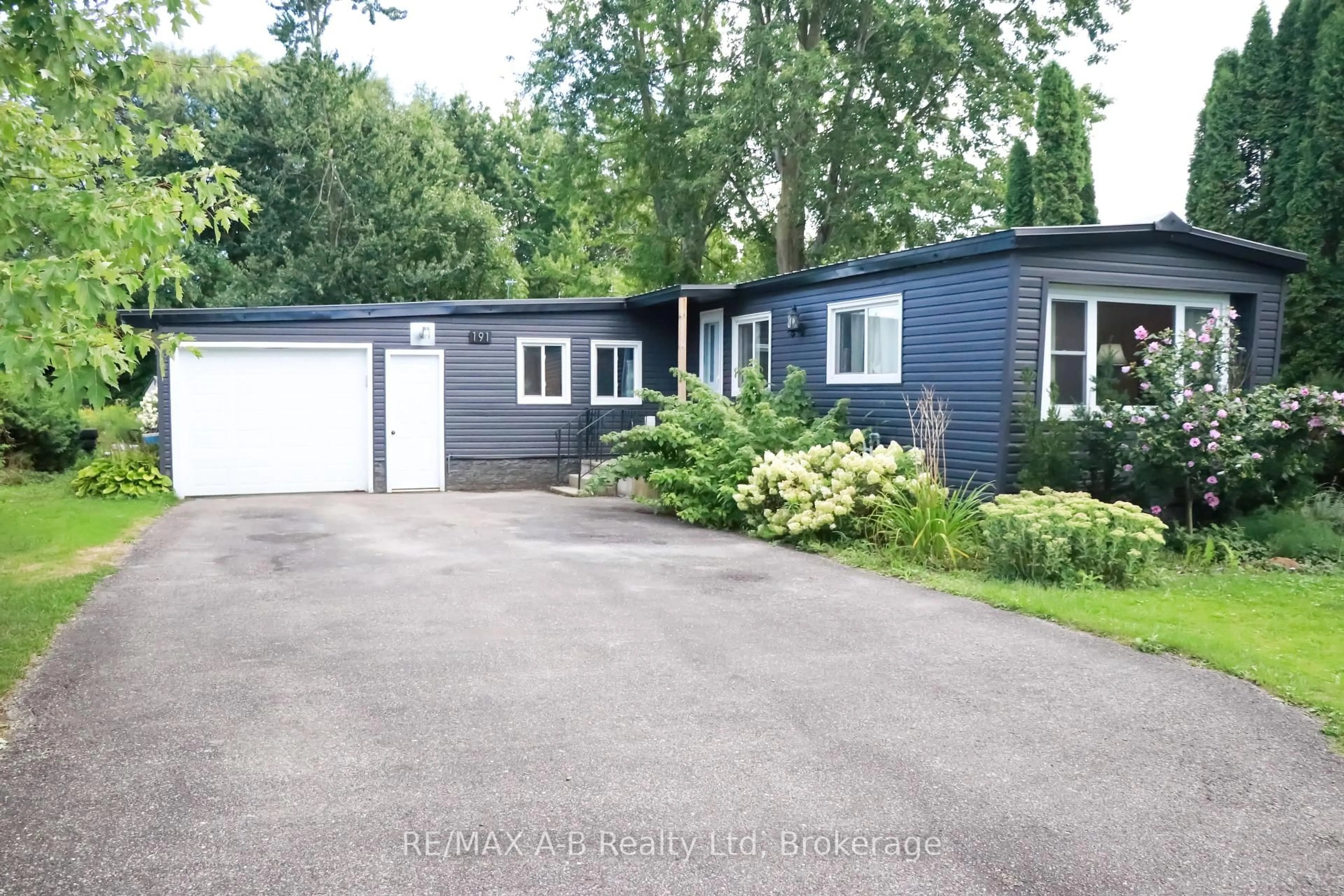 A pic from outside/outdoor area/front of a property/back of a property/a pic from drone, street for 191 Cedar St, Perth East Ontario N5A 6S6