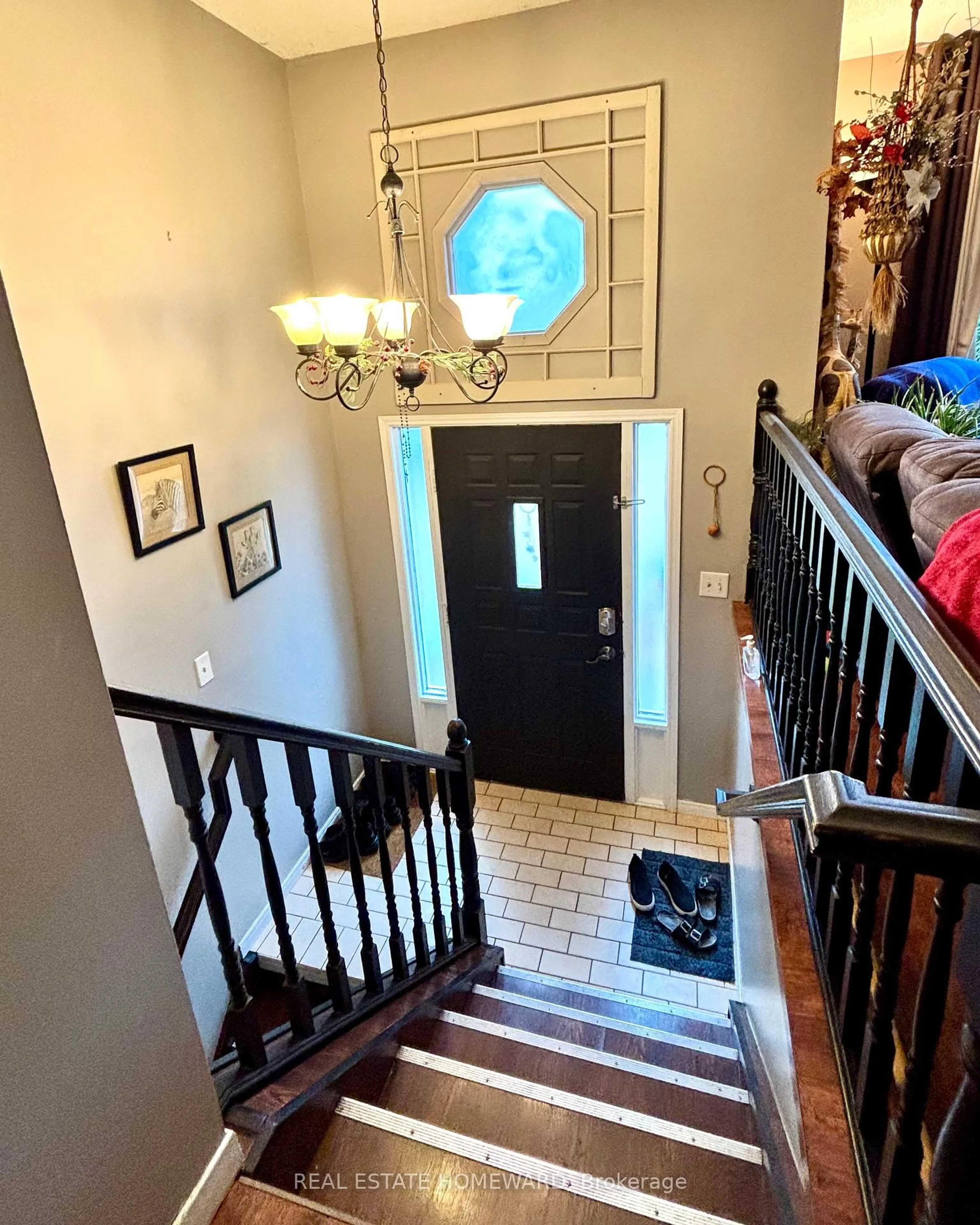 Indoor foyer for 35 Bleeker Ave, Quinte West Ontario K8V 5Y2