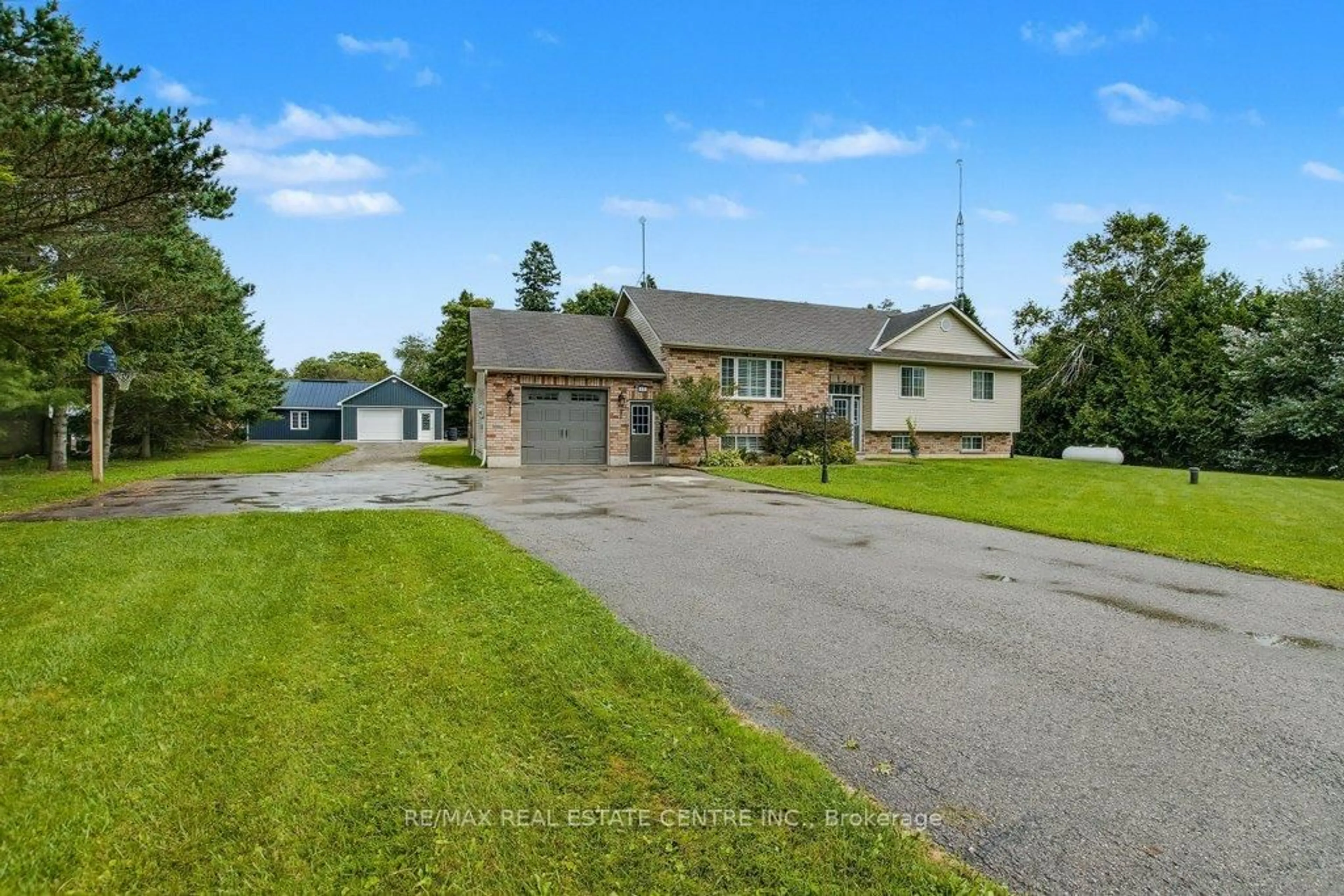 A pic from outside/outdoor area/front of a property/back of a property/a pic from drone, street for 17 Deaken Dr, East Luther Grand Valley Ontario L0N 1G0