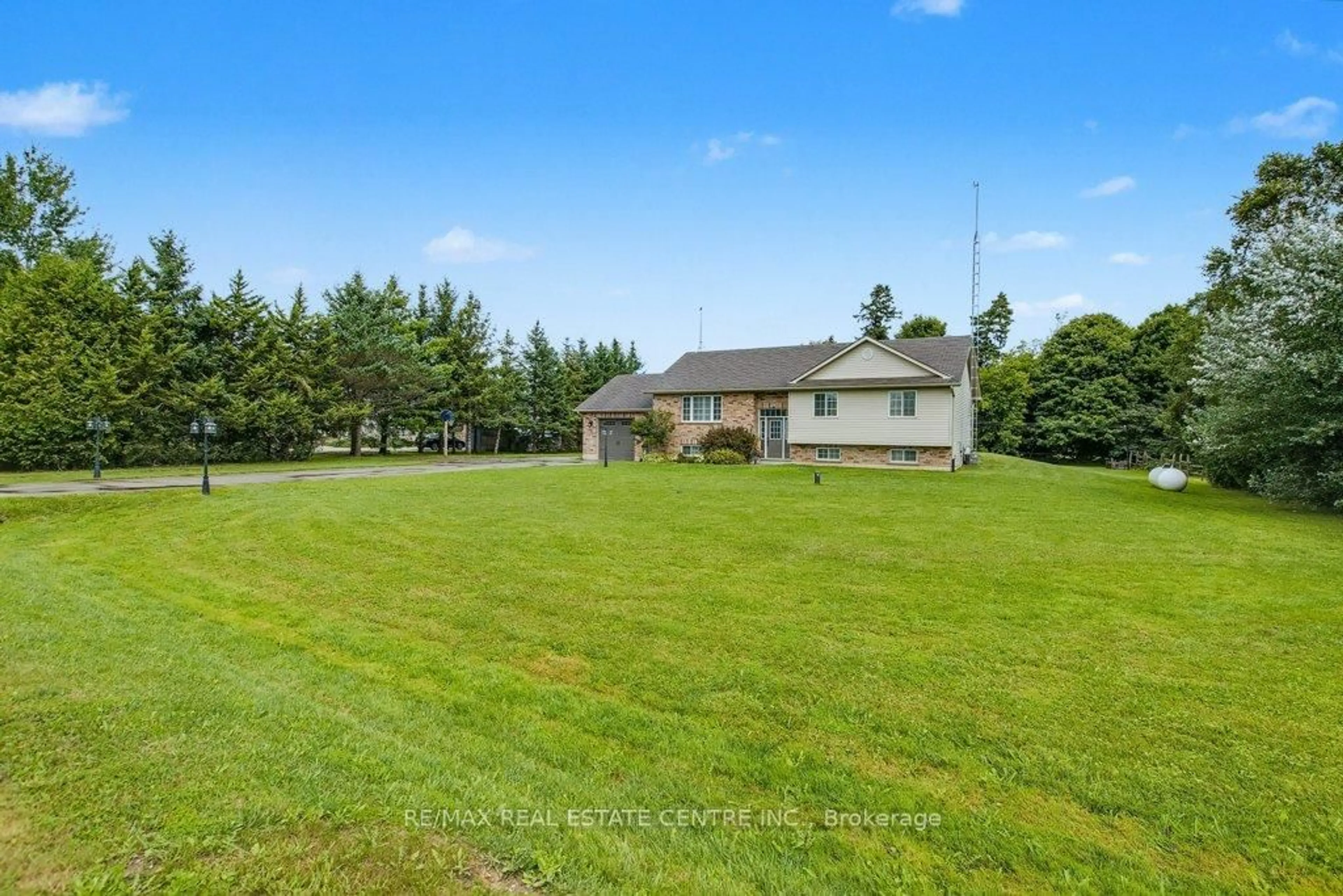 A pic from outside/outdoor area/front of a property/back of a property/a pic from drone, unknown for 17 Deaken Dr, East Luther Grand Valley Ontario L0N 1G0