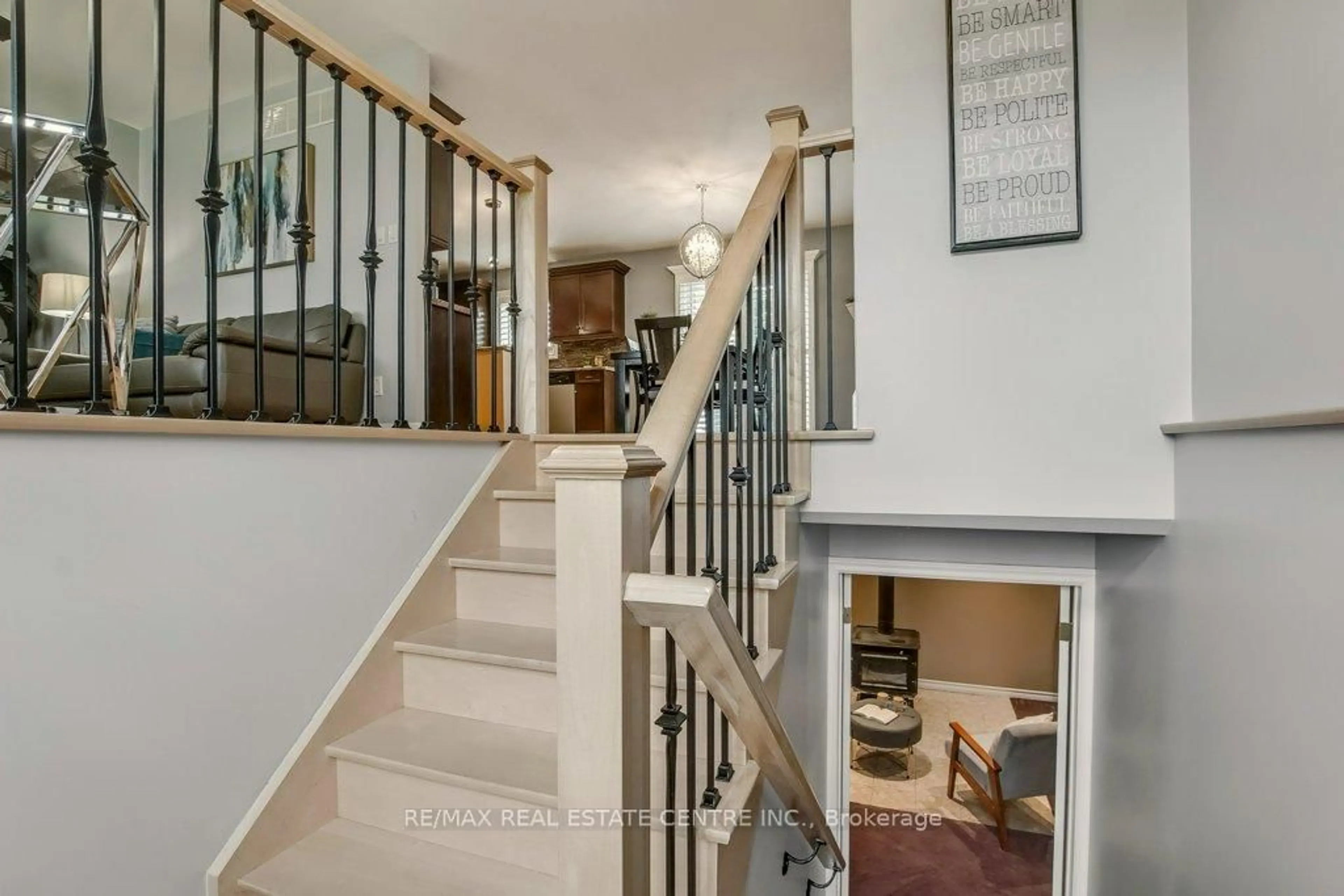 Indoor foyer for 17 Deaken Dr, East Luther Grand Valley Ontario L0N 1G0