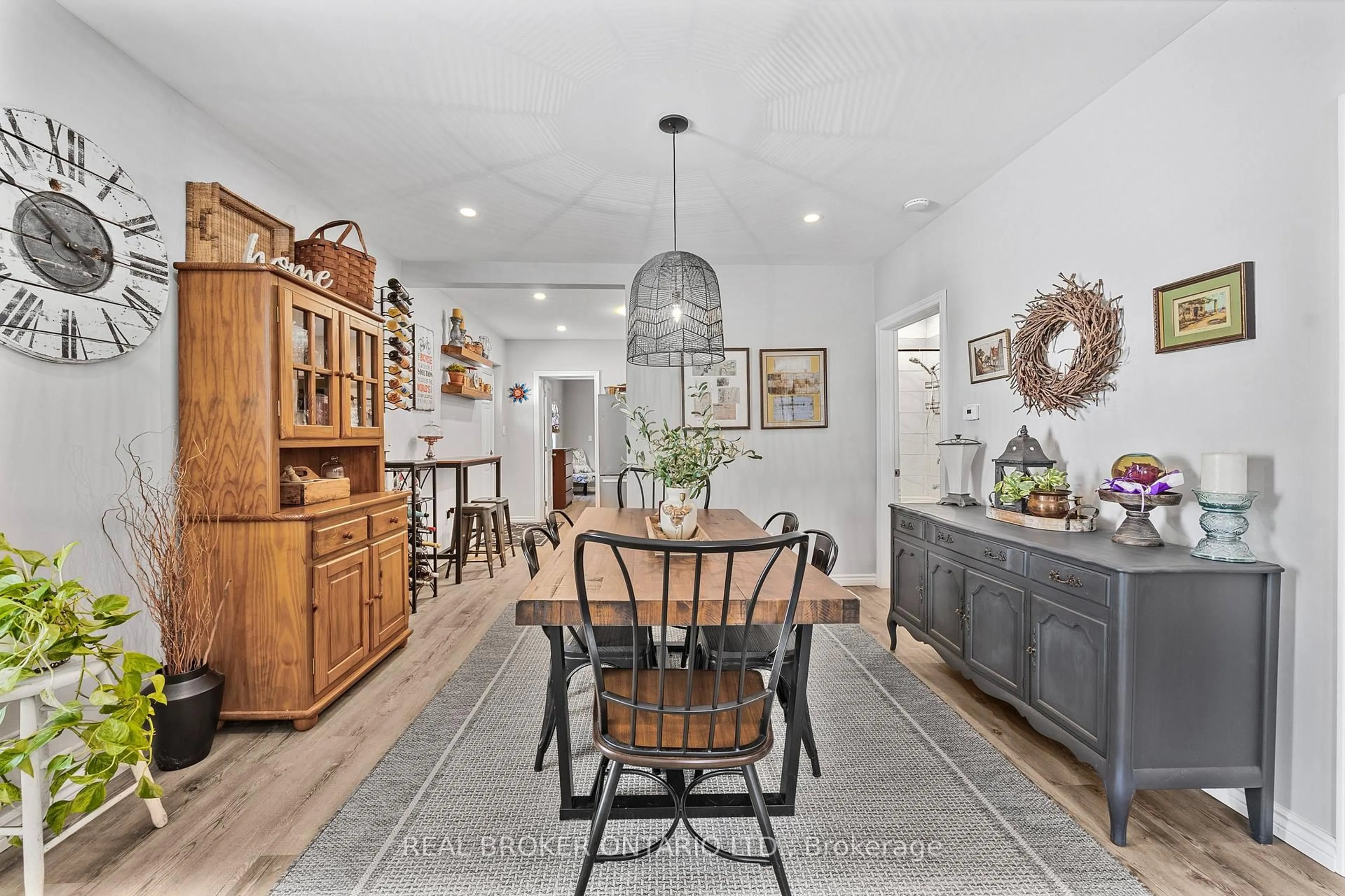 Open concept kitchen, ceramic/tile floor for 185 Murray St, Brant Ontario N3S 5R4