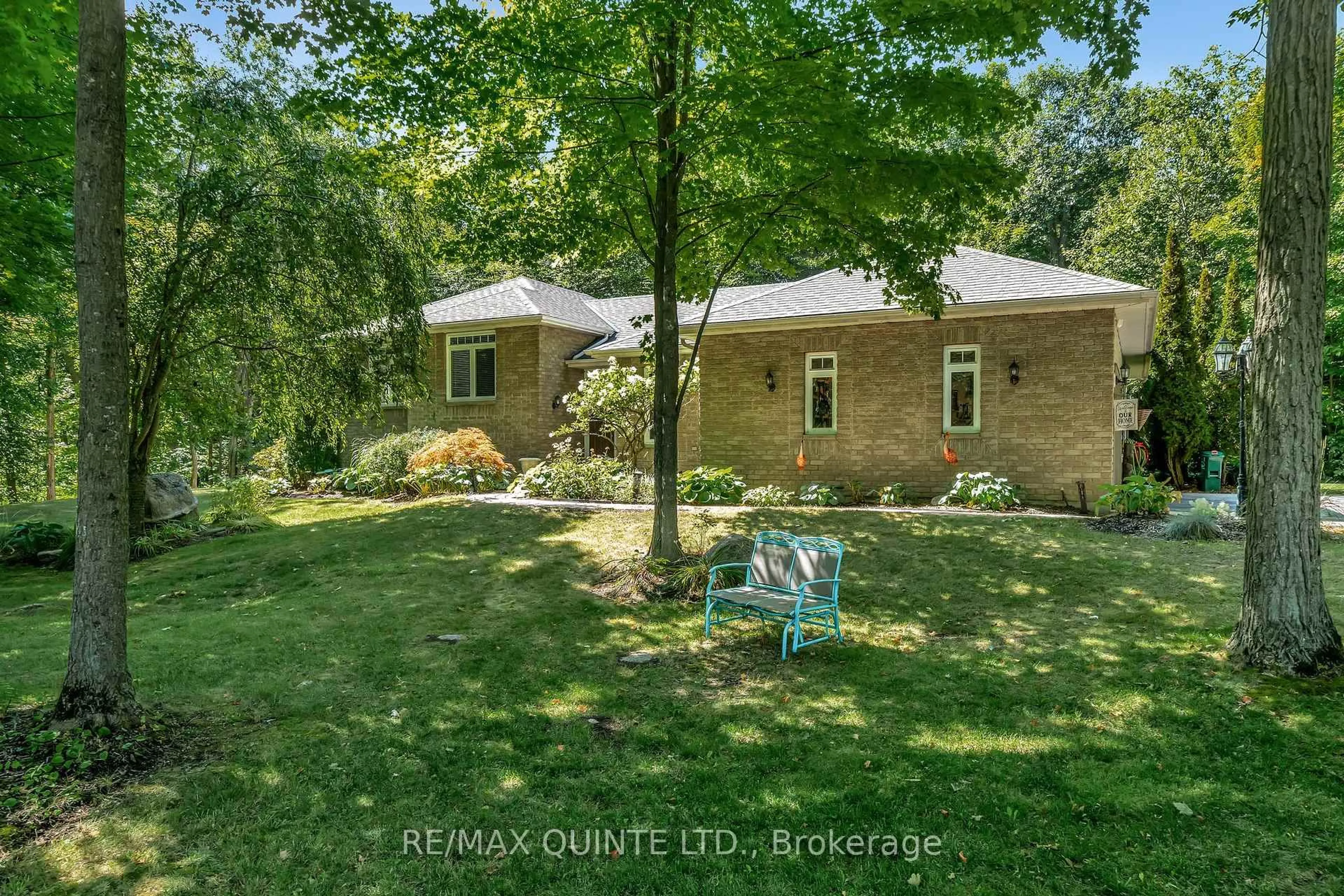 A pic from outside/outdoor area/front of a property/back of a property/a pic from drone, street for 291 Colonial Dr, Ingleside Ontario K8V 5P4