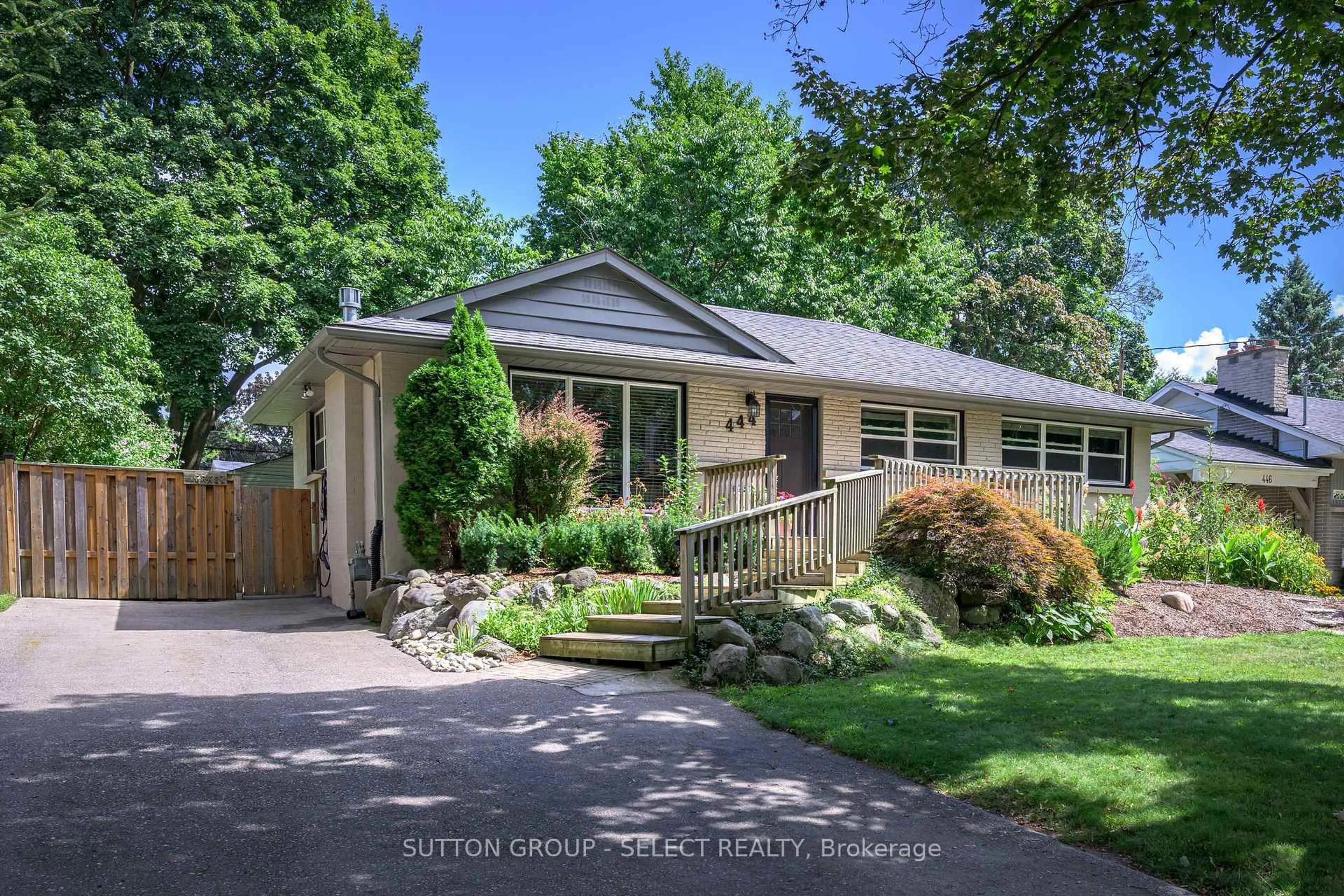 Home with vinyl exterior material, street for 444 Belvedere Ave, London South Ontario N6K 2P9