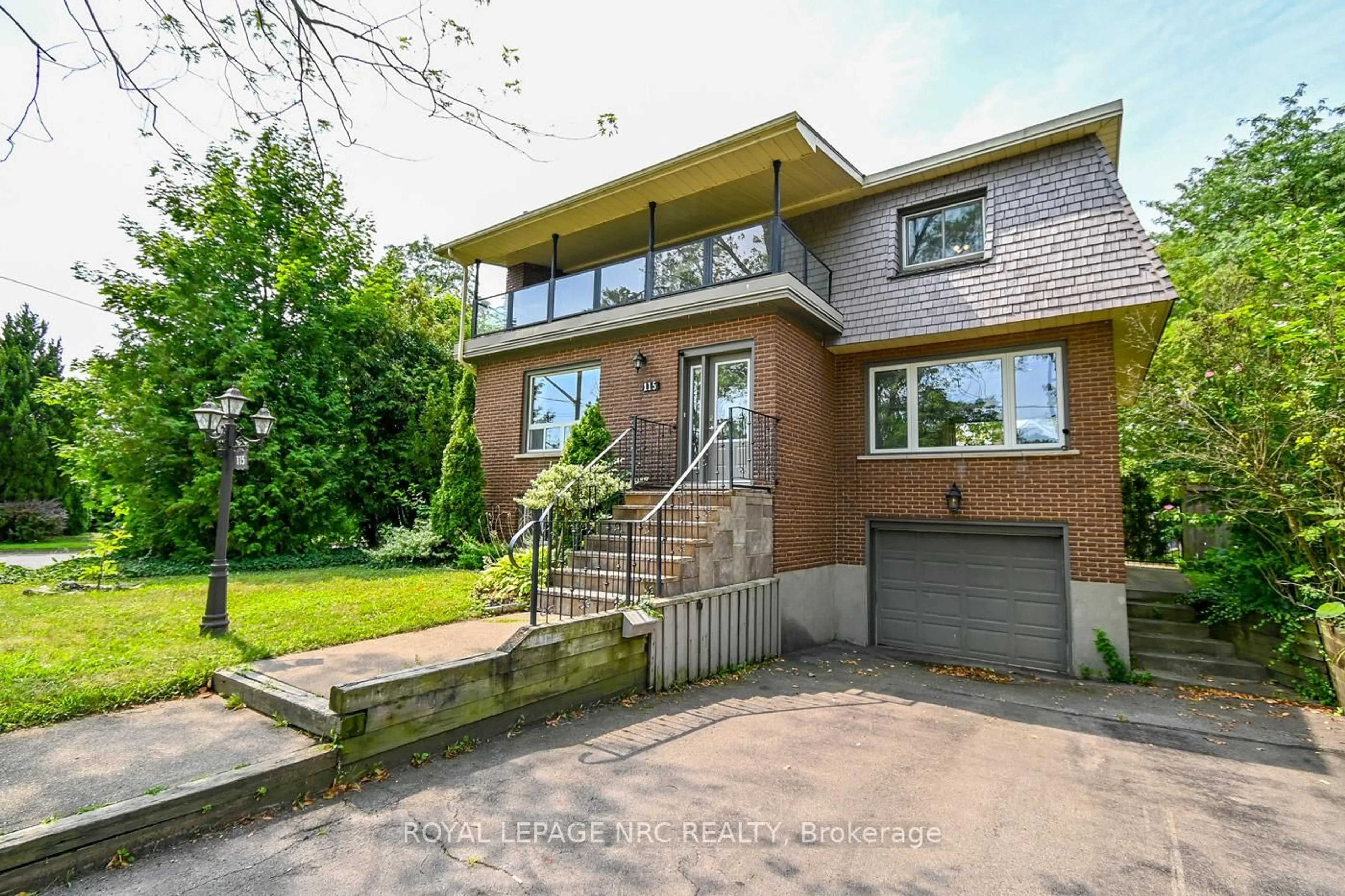 Home with brick exterior material, street for 115 Edgar St, Welland Ontario L3C 1S9
