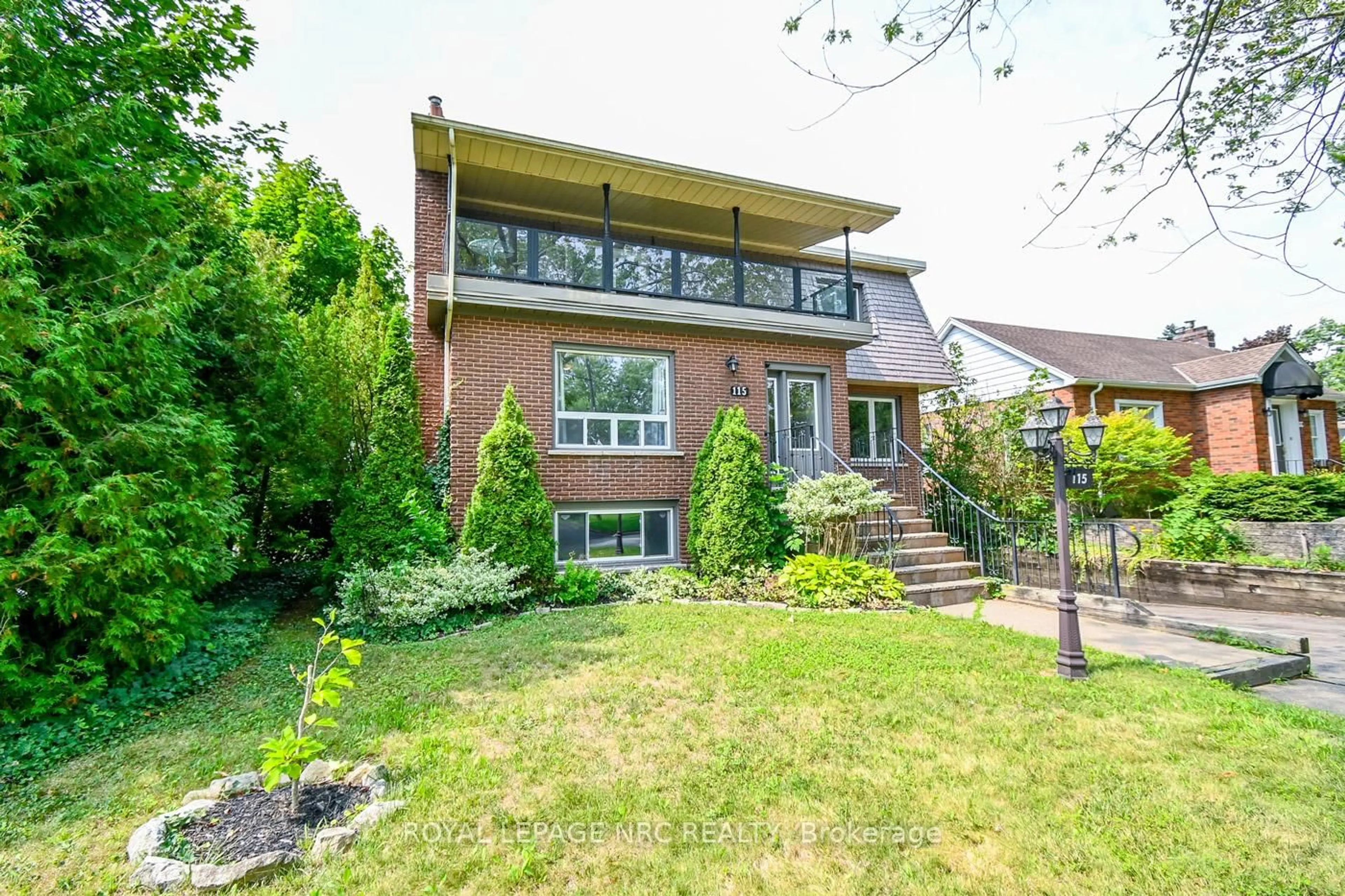Home with brick exterior material, street for 115 Edgar St, Welland Ontario L3C 1S9