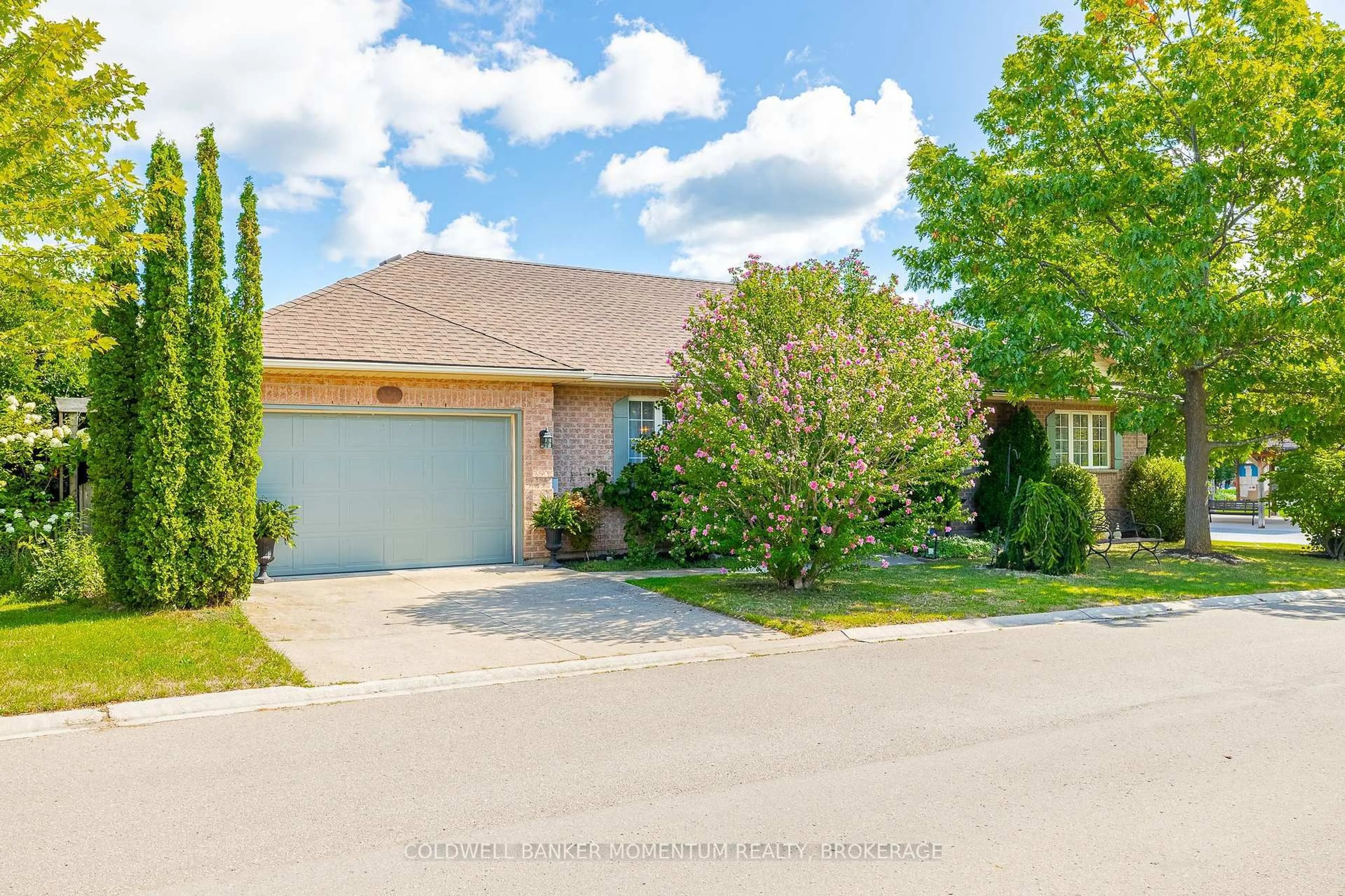 A pic from outside/outdoor area/front of a property/back of a property/a pic from drone, street for 3901 Rainbow Lane, Lincoln Ontario L0R 2C0