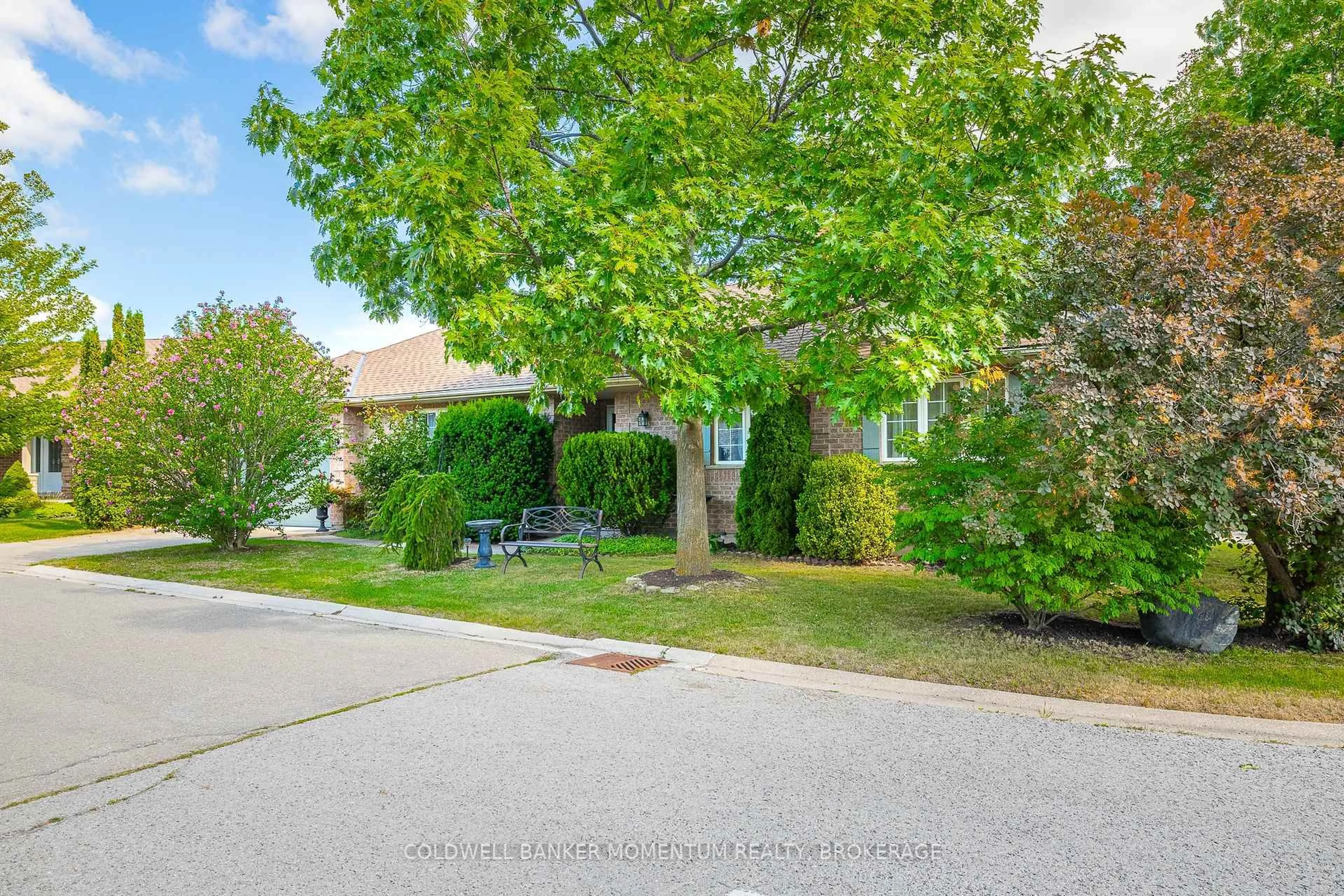 Patio, street for 3901 Rainbow Lane, Lincoln Ontario L0R 2C0