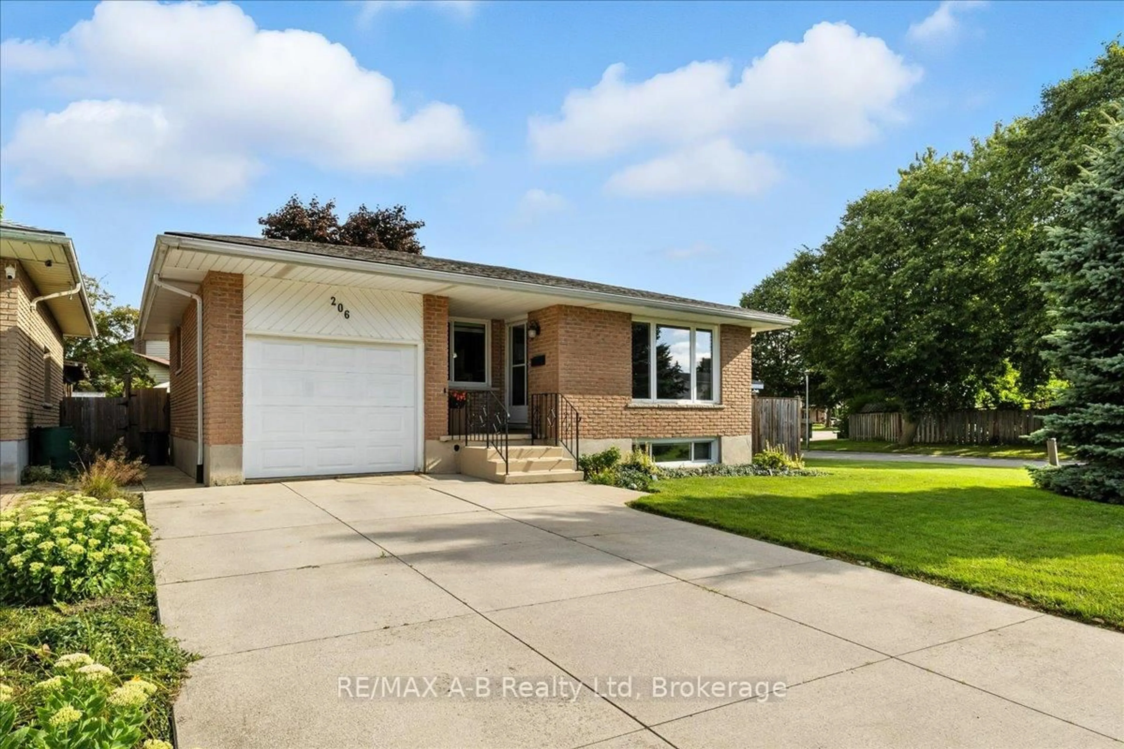 Unknown for 206 Maple Ave, Stratford Ontario N5A 6Z4