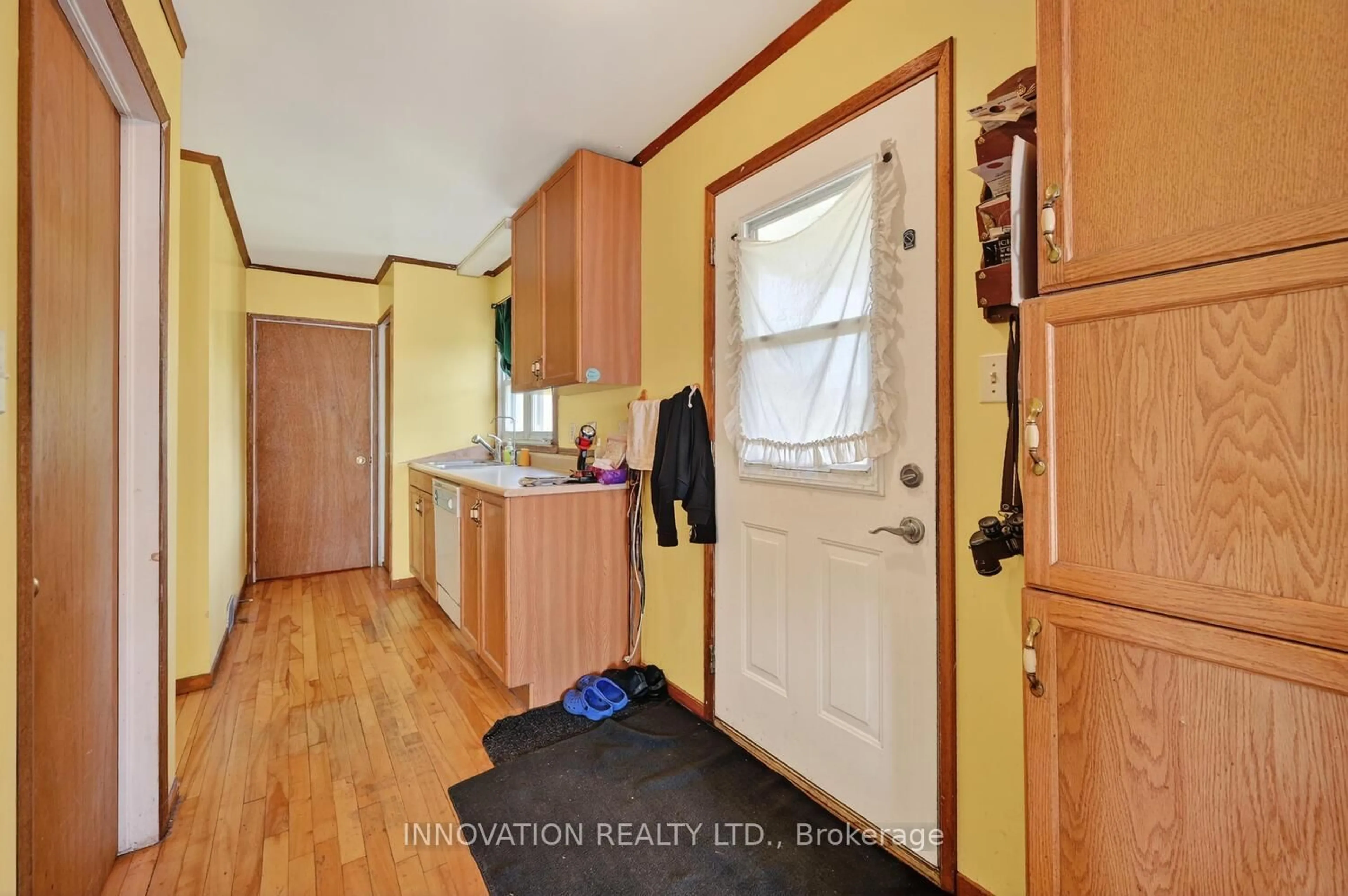 Indoor entryway for 15890 Dixon Rd, South Stormont Ontario K0C 1R0