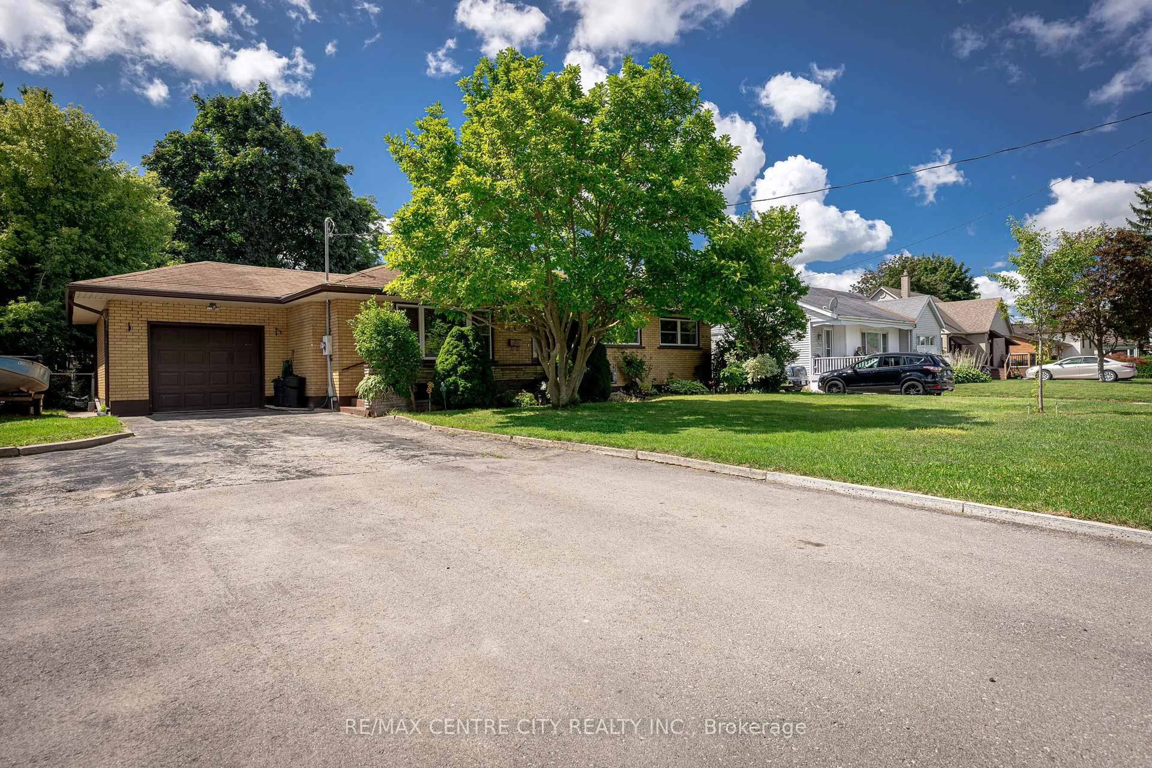 A pic from outside/outdoor area/front of a property/back of a property/a pic from drone, street for 241 Forest Ave, St. Thomas Ontario N5R 2K5
