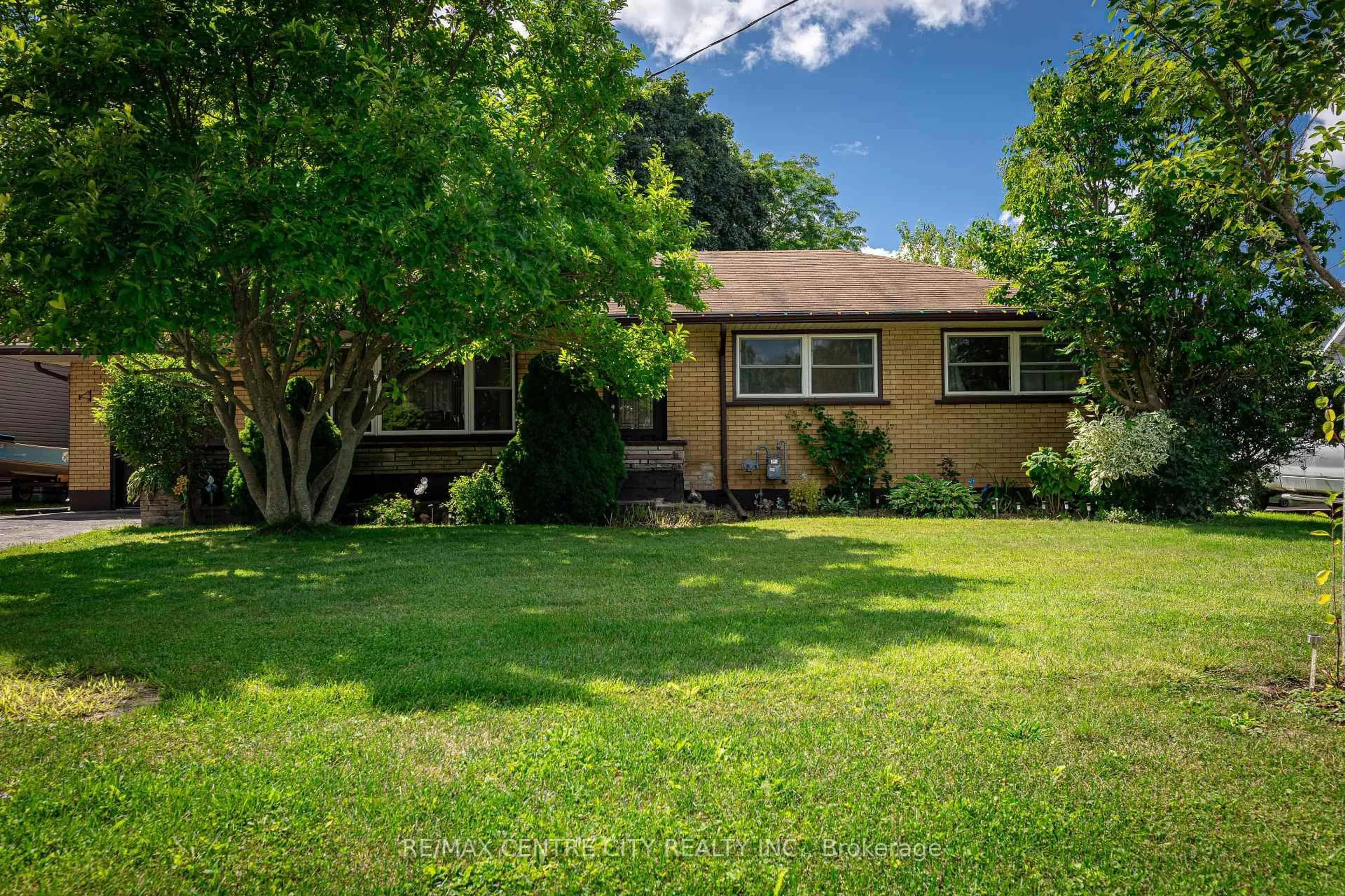 Patio, water/lake/river/ocean view for 241 Forest Ave, St. Thomas Ontario N5R 2K5
