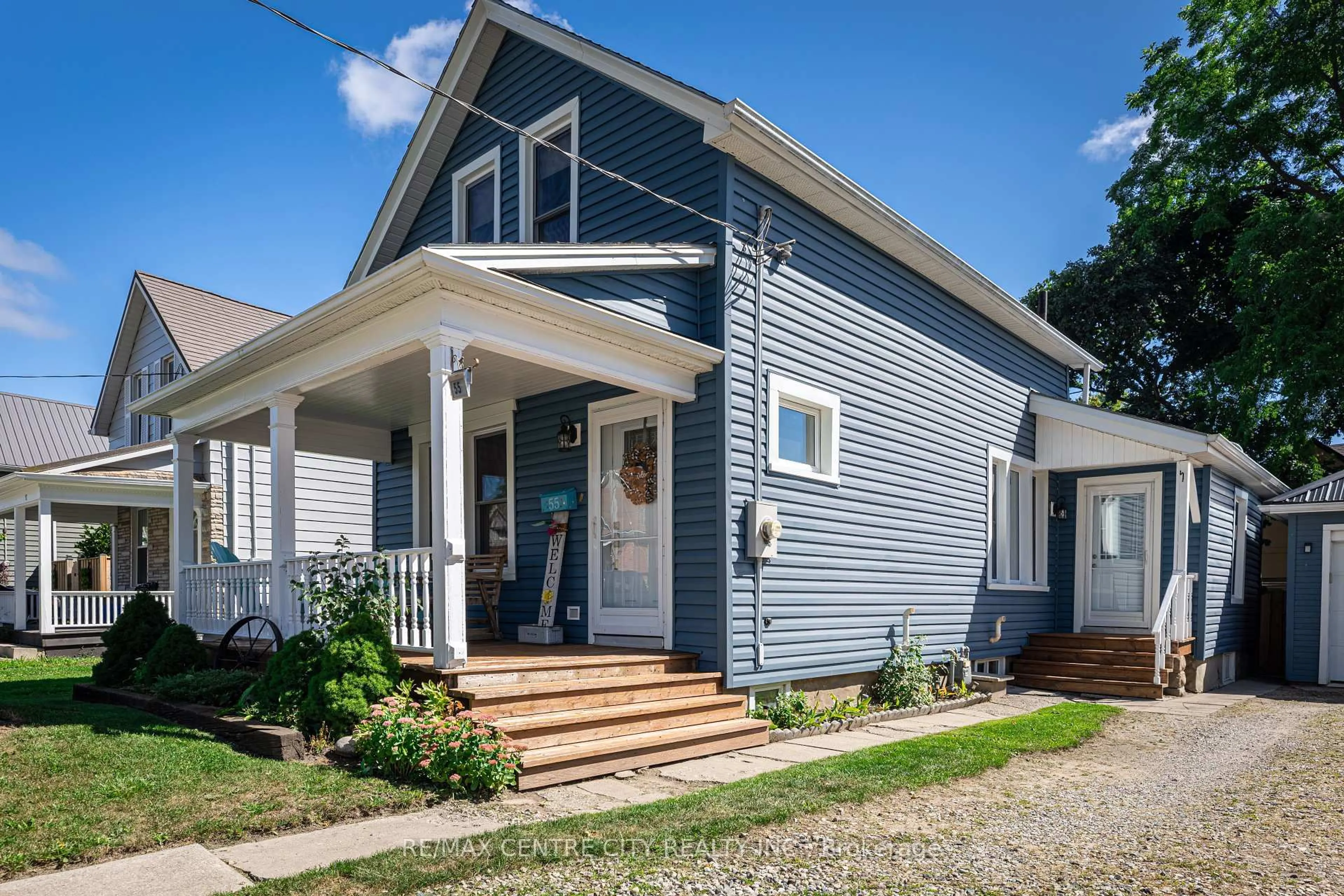Home with vinyl exterior material, street for 55 St. Catherine St, St. Thomas Ontario N5P 2V9