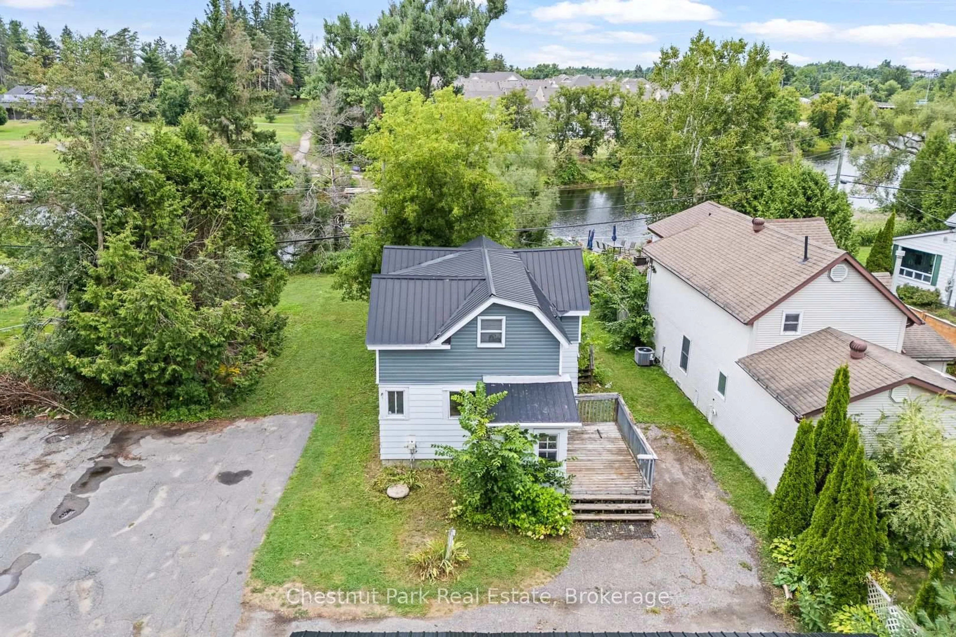 A pic from outside/outdoor area/front of a property/back of a property/a pic from drone, water/lake/river/ocean view for 68 Beaumont Dr, Bracebridge Ontario P1L 1X2