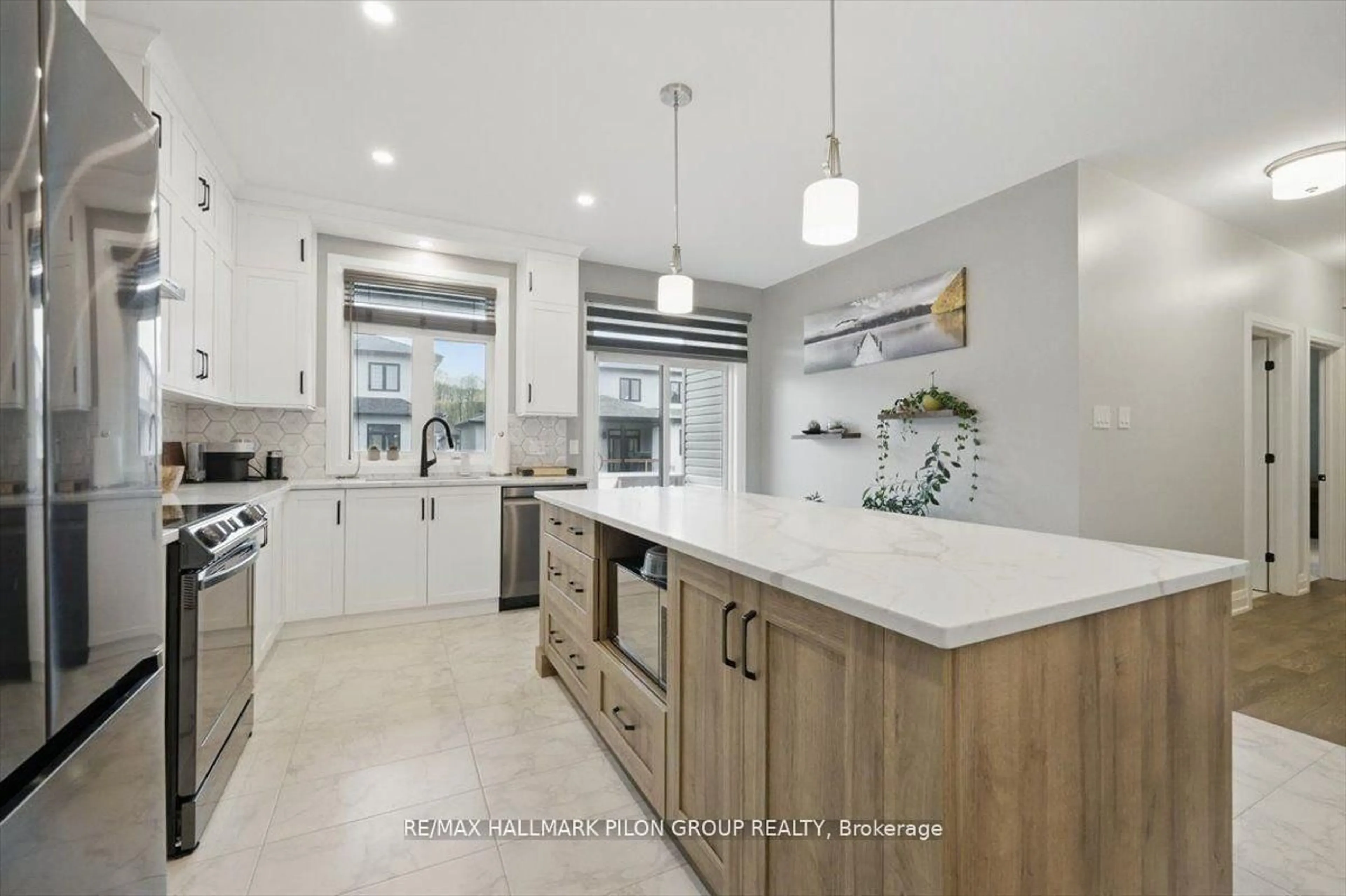 Contemporary kitchen, ceramic/tile floor for 1243 Avignon St, Russell Ontario K0A 1W0