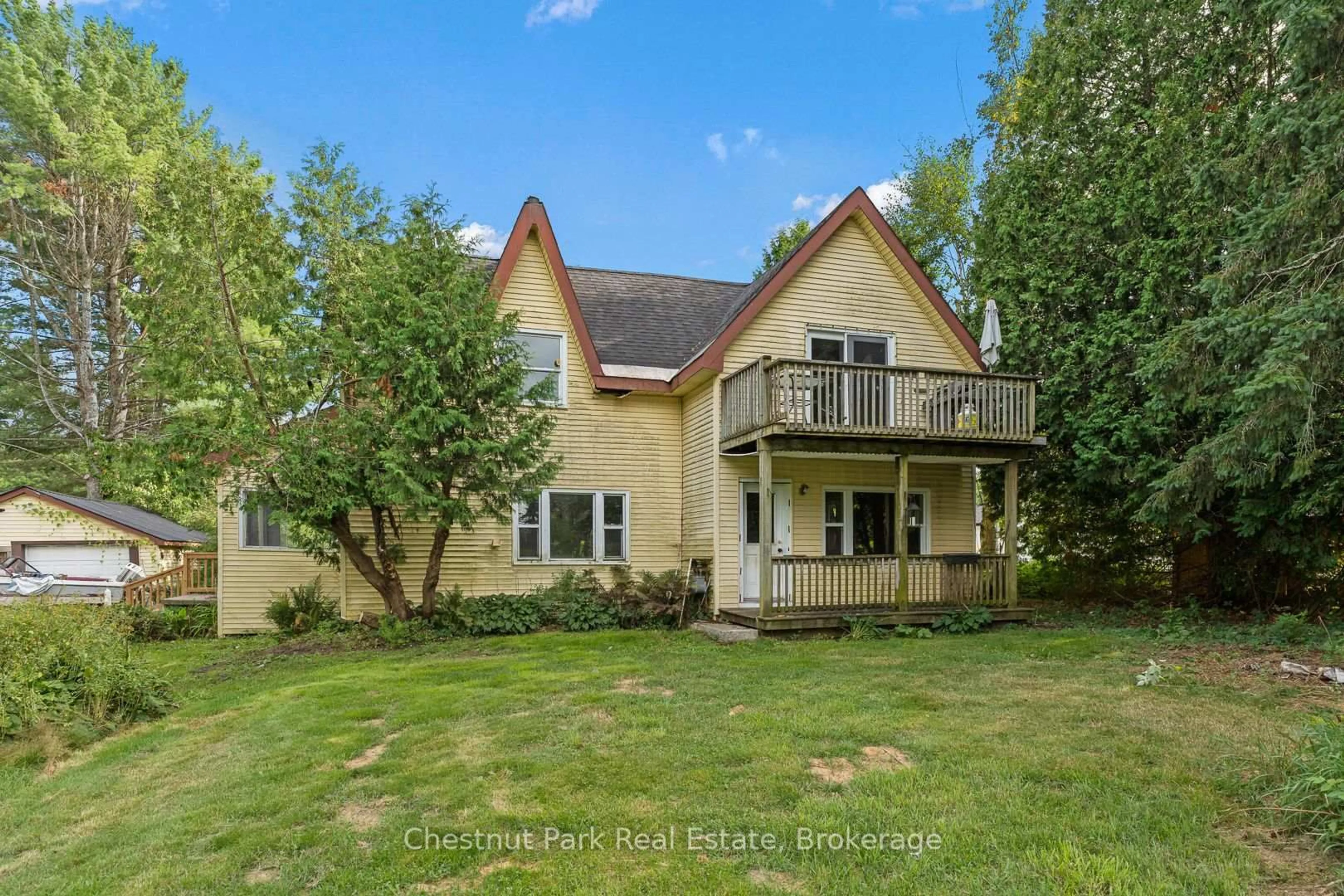 A pic from outside/outdoor area/front of a property/back of a property/a pic from drone, street for 70 Beaumont Dr, Bracebridge Ontario P1L 1X2