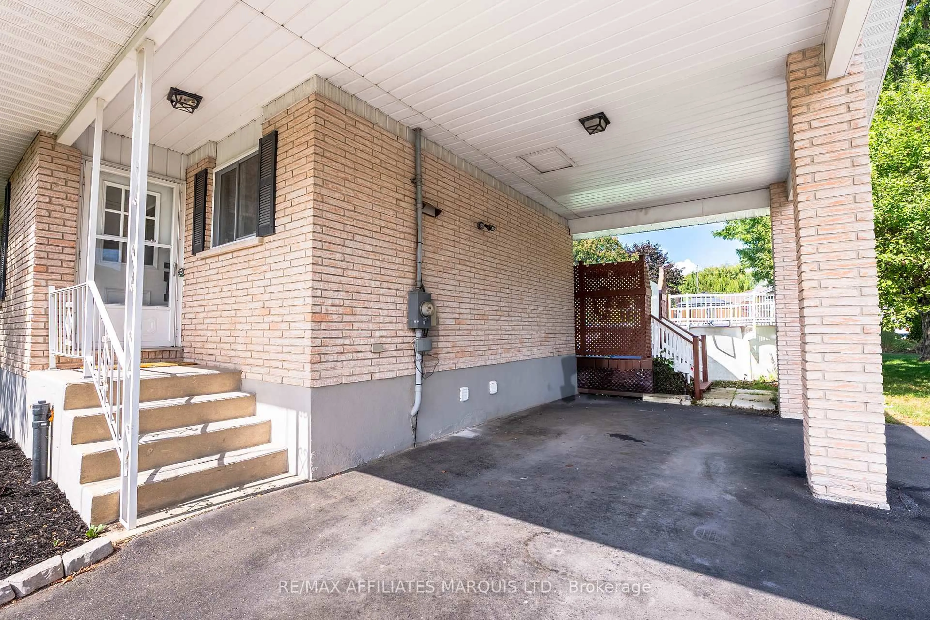 Unknown for 18223 Oak Dr, South Glengarry Ontario K0C 2J0