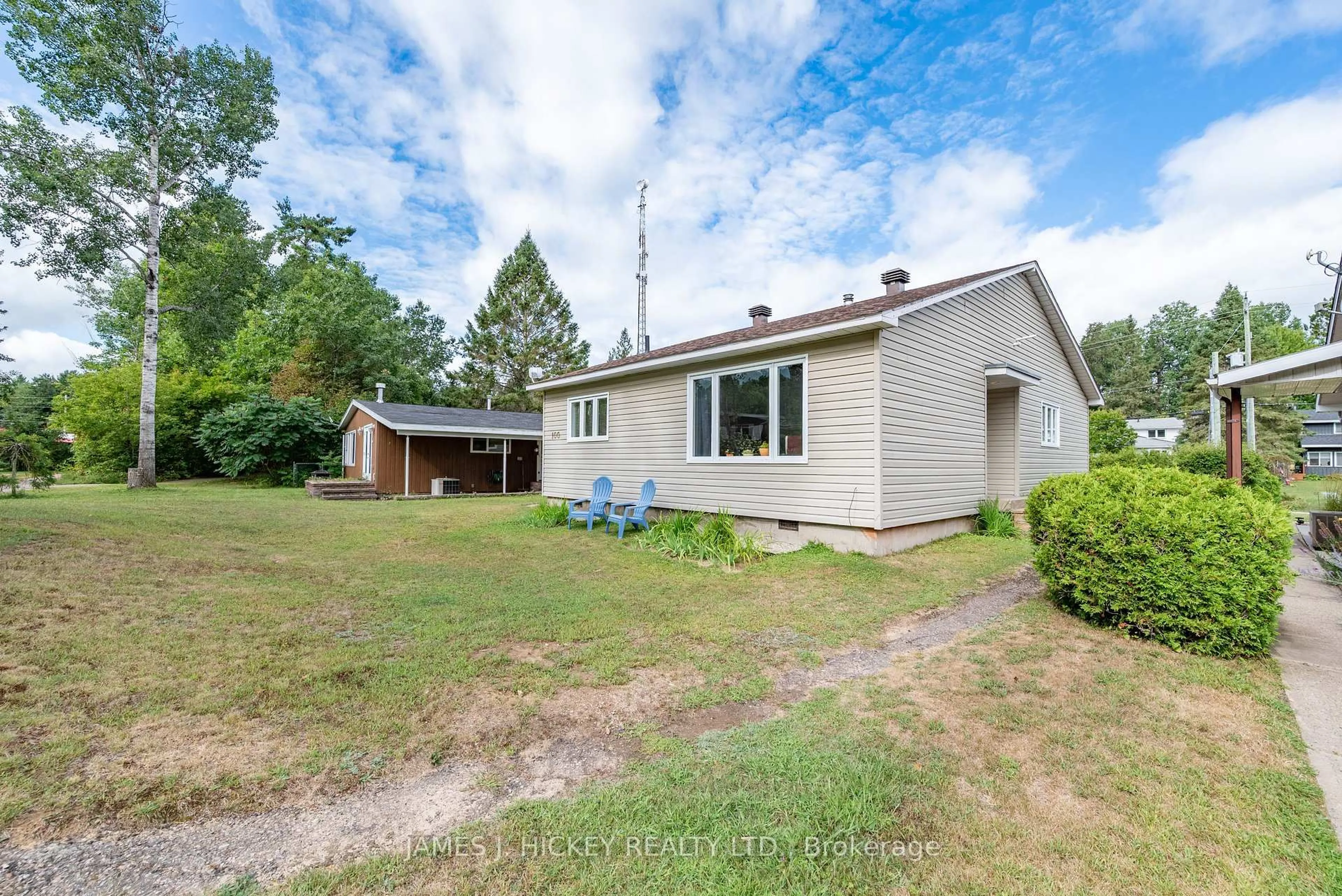 A pic from outside/outdoor area/front of a property/back of a property/a pic from drone, unknown for 100 Maple St, Deep River Ontario K0J 1P0