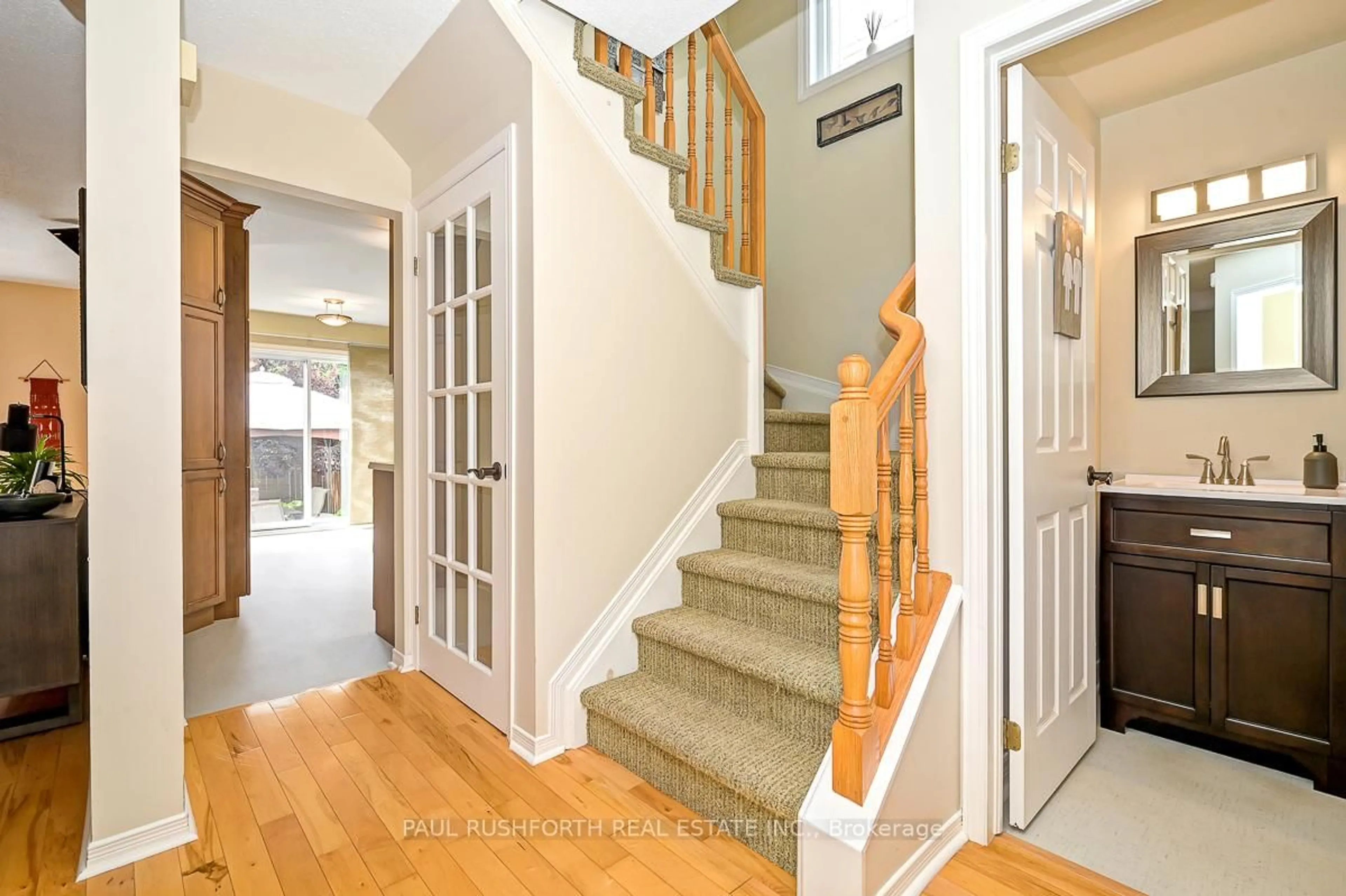 Indoor entryway for 1853 Sunland Dr, Orleans Ontario K4A 3S8