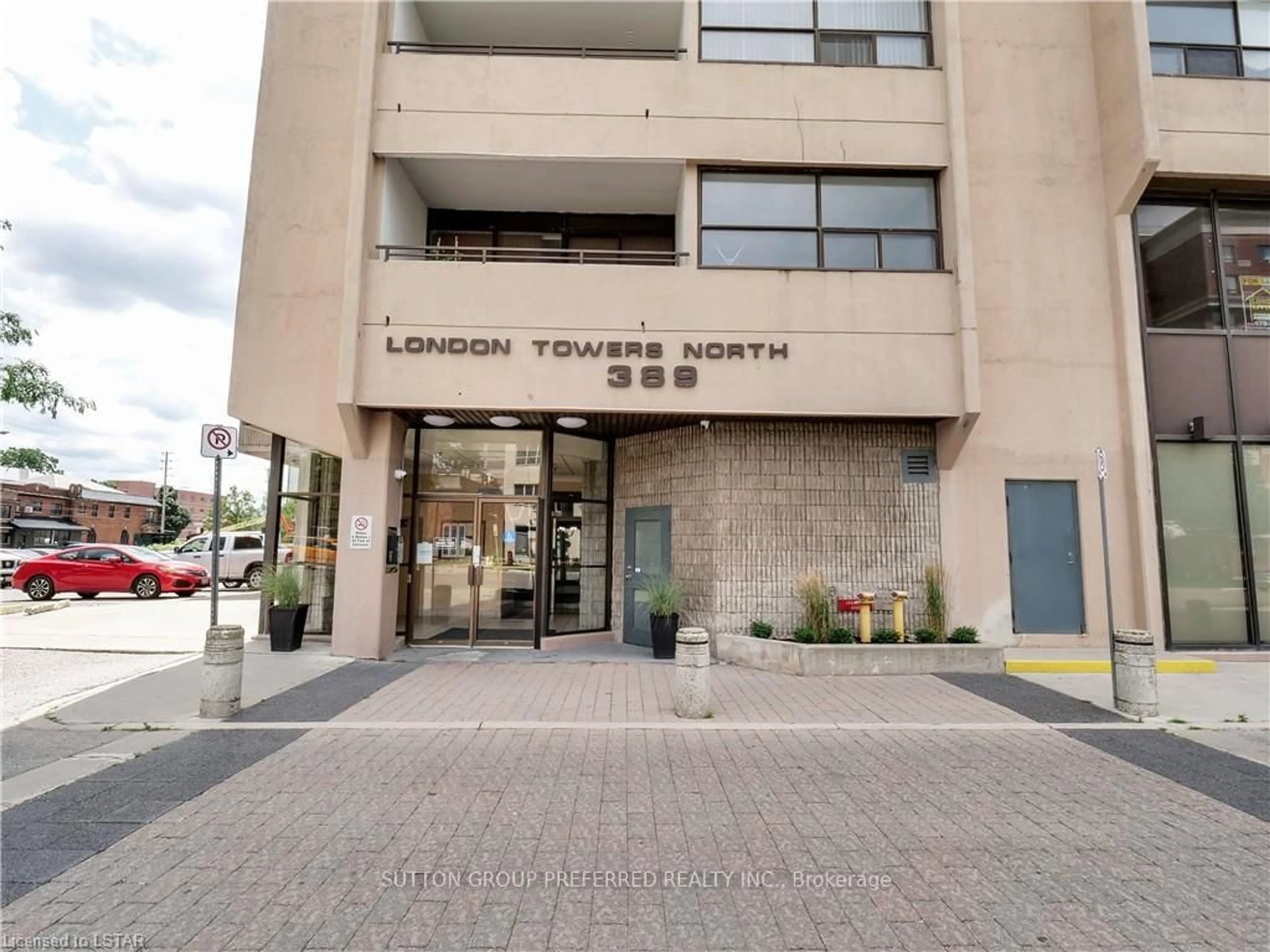 Indoor foyer for 389 Dundas St #2404, London East Ontario N6B 3L5