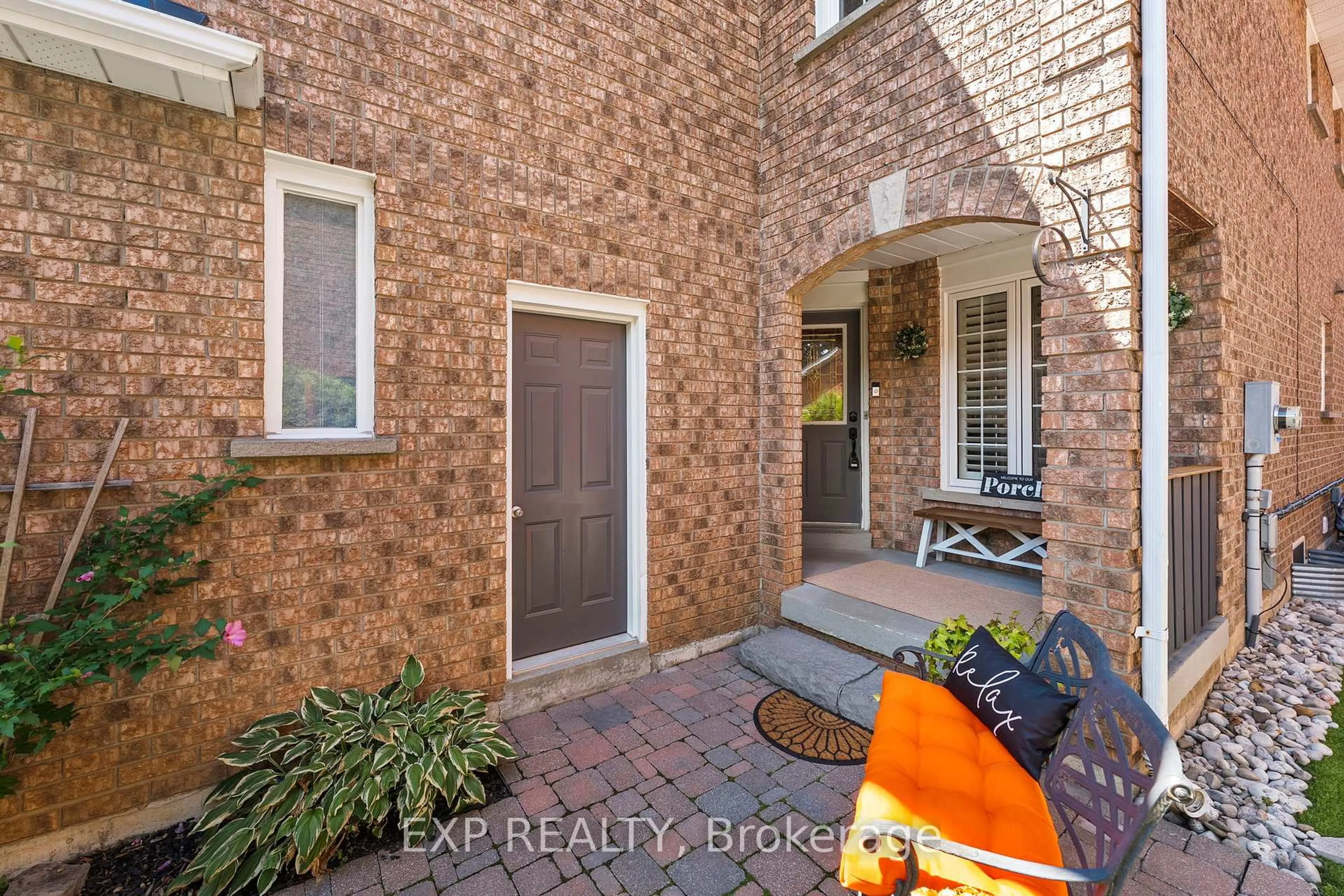 Indoor entryway for 55 Fellowes Cres, Hamilton Ontario L0R 2H3
