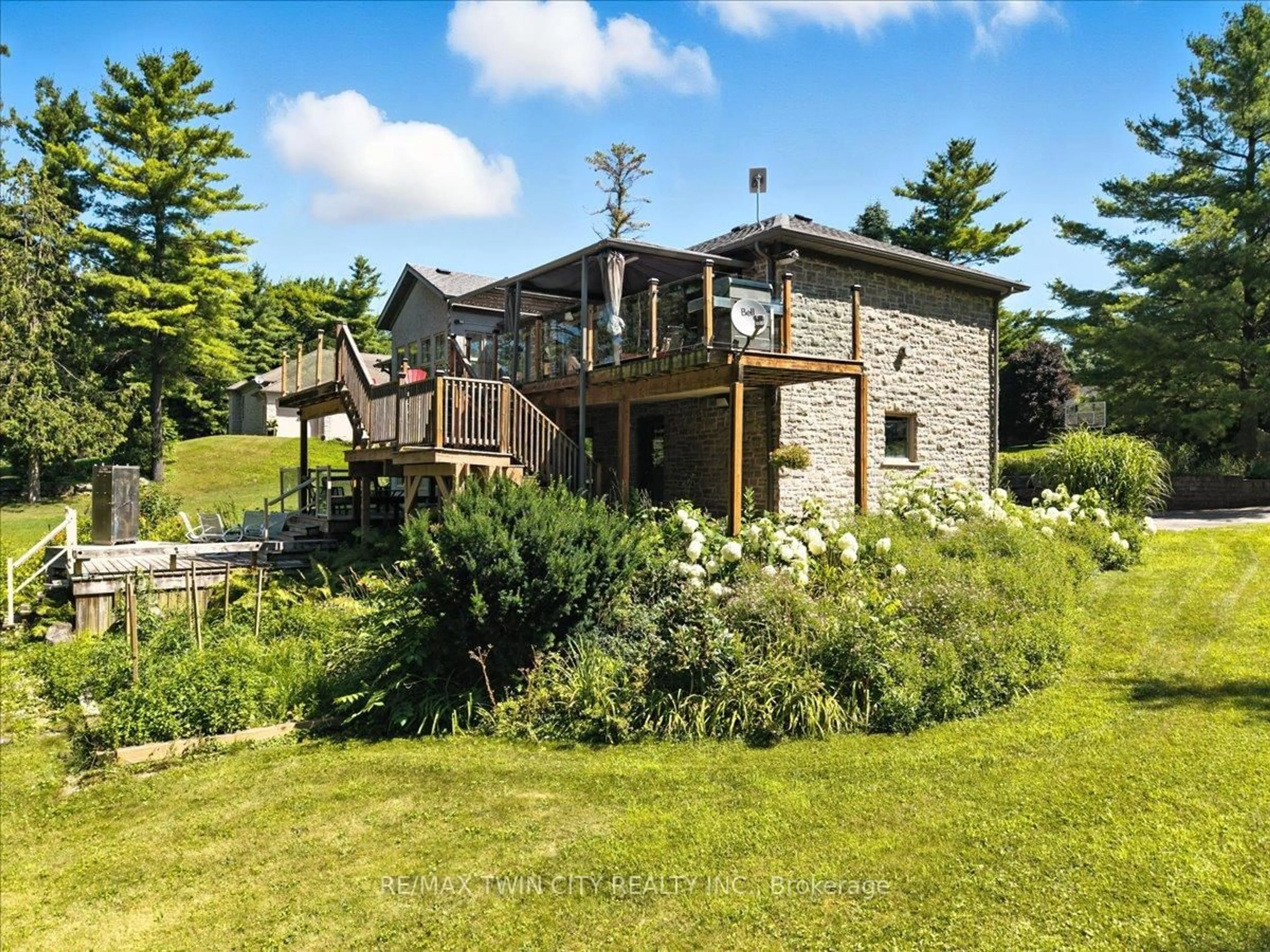 A pic from outside/outdoor area/front of a property/back of a property/a pic from drone, unknown for 20 Grandy Lane, Cambridge Ontario N1R 8K2