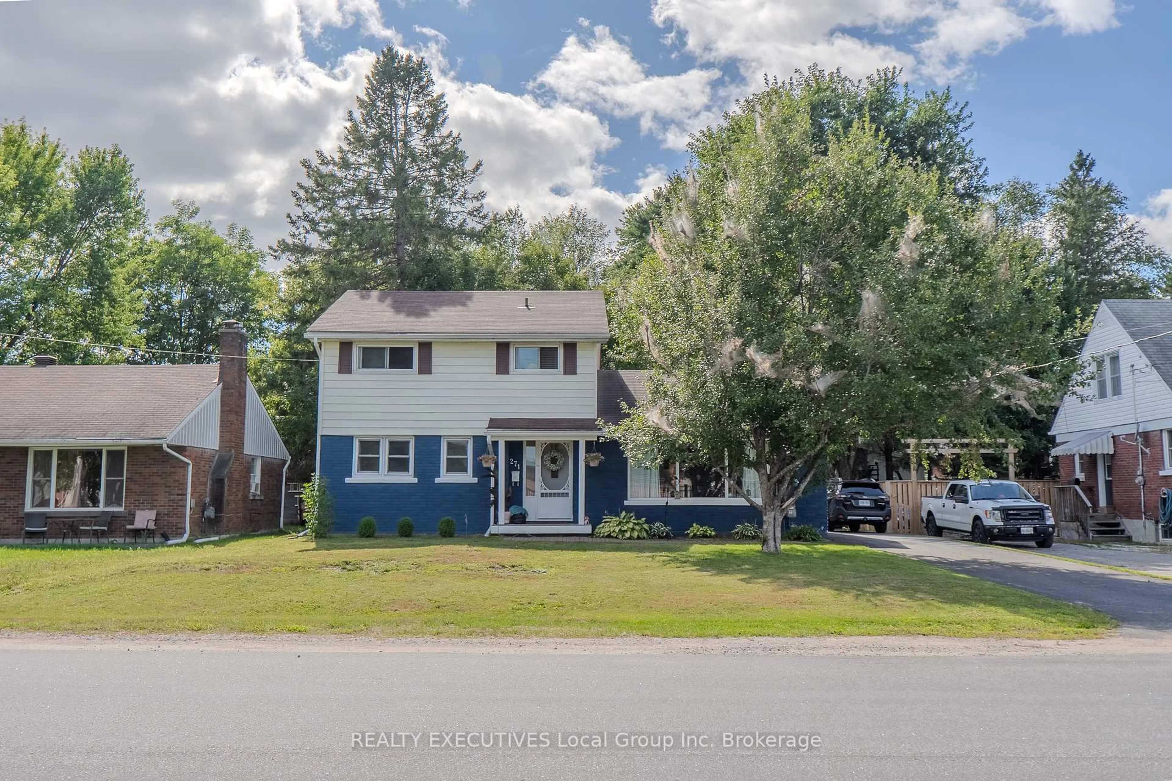 A pic from outside/outdoor area/front of a property/back of a property/a pic from drone, street for 271 Lakeside Dr, North Bay Ontario P1A 3E2
