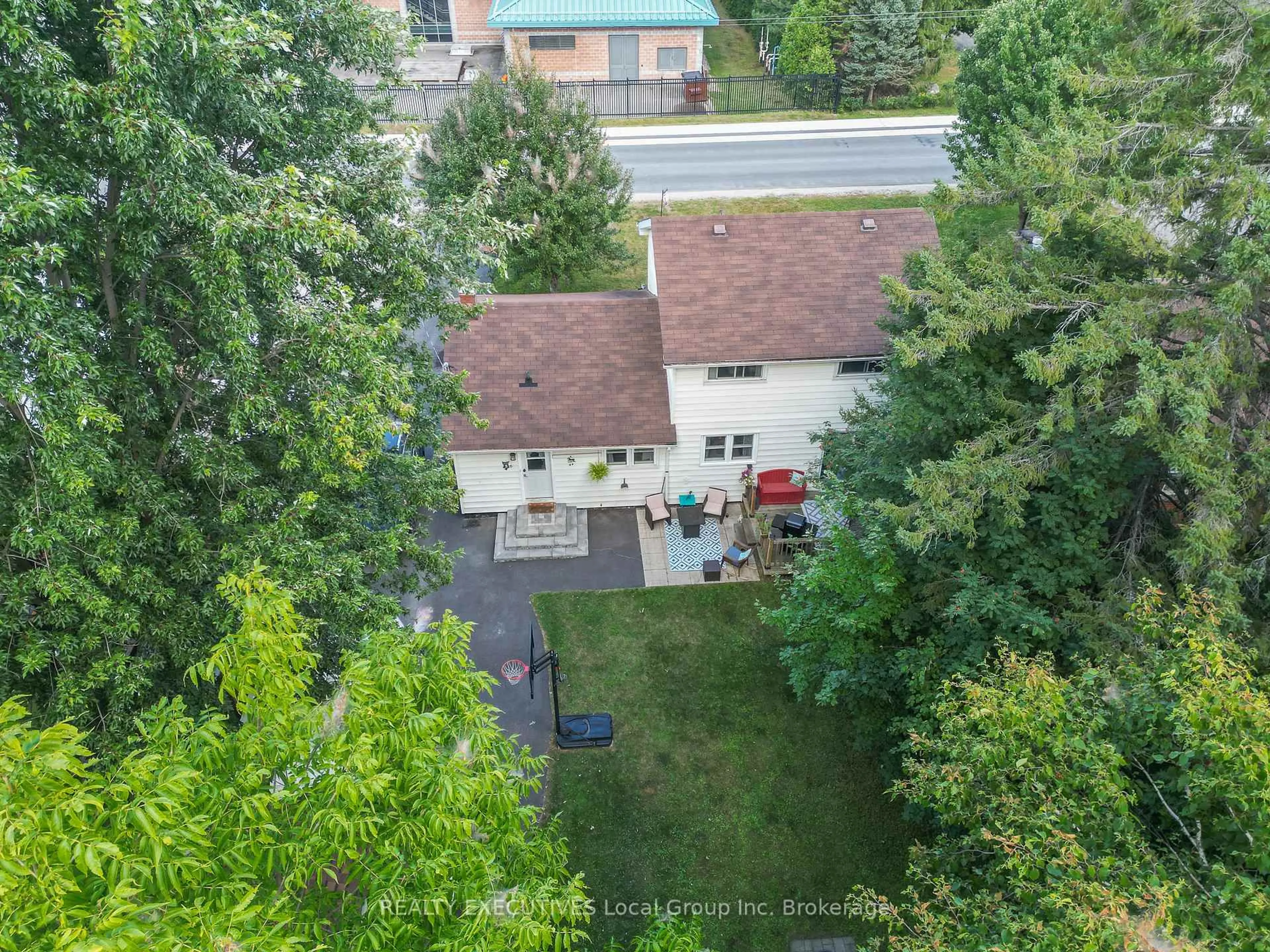 A pic from outside/outdoor area/front of a property/back of a property/a pic from drone, unknown for 271 Lakeside Dr, North Bay Ontario P1A 3E2