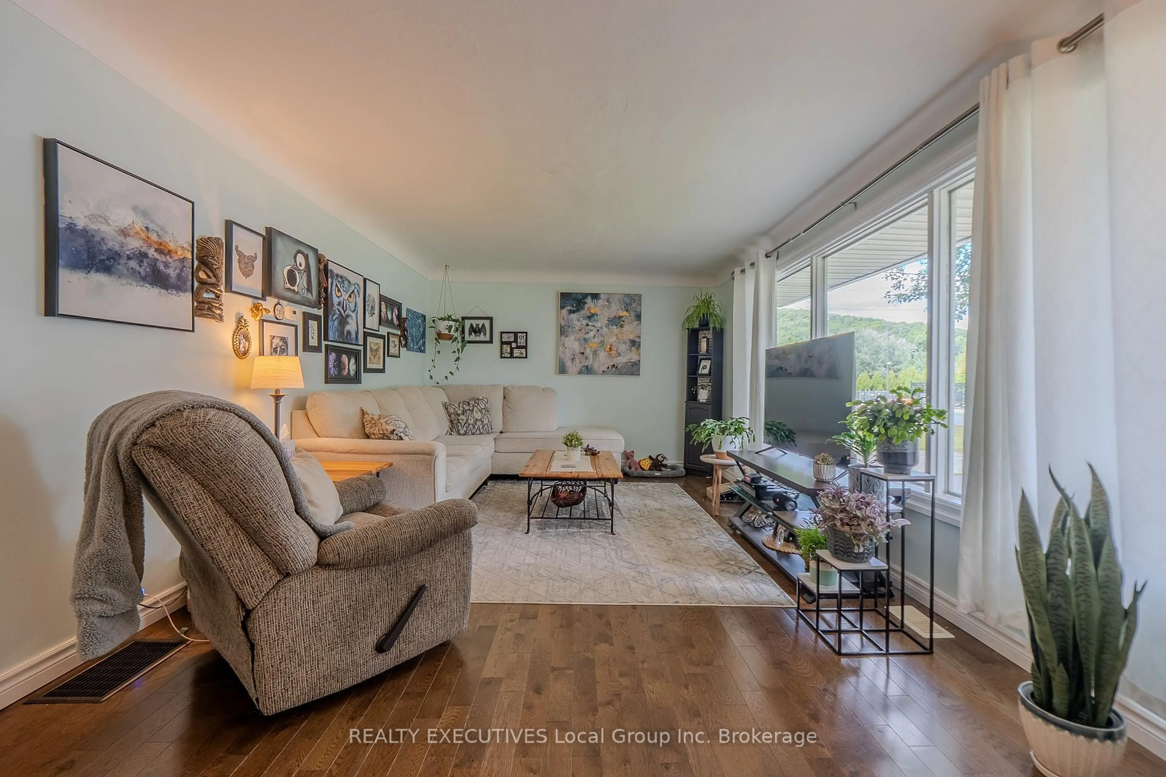 Living room with furniture, unknown for 271 Lakeside Dr, North Bay Ontario P1A 3E2
