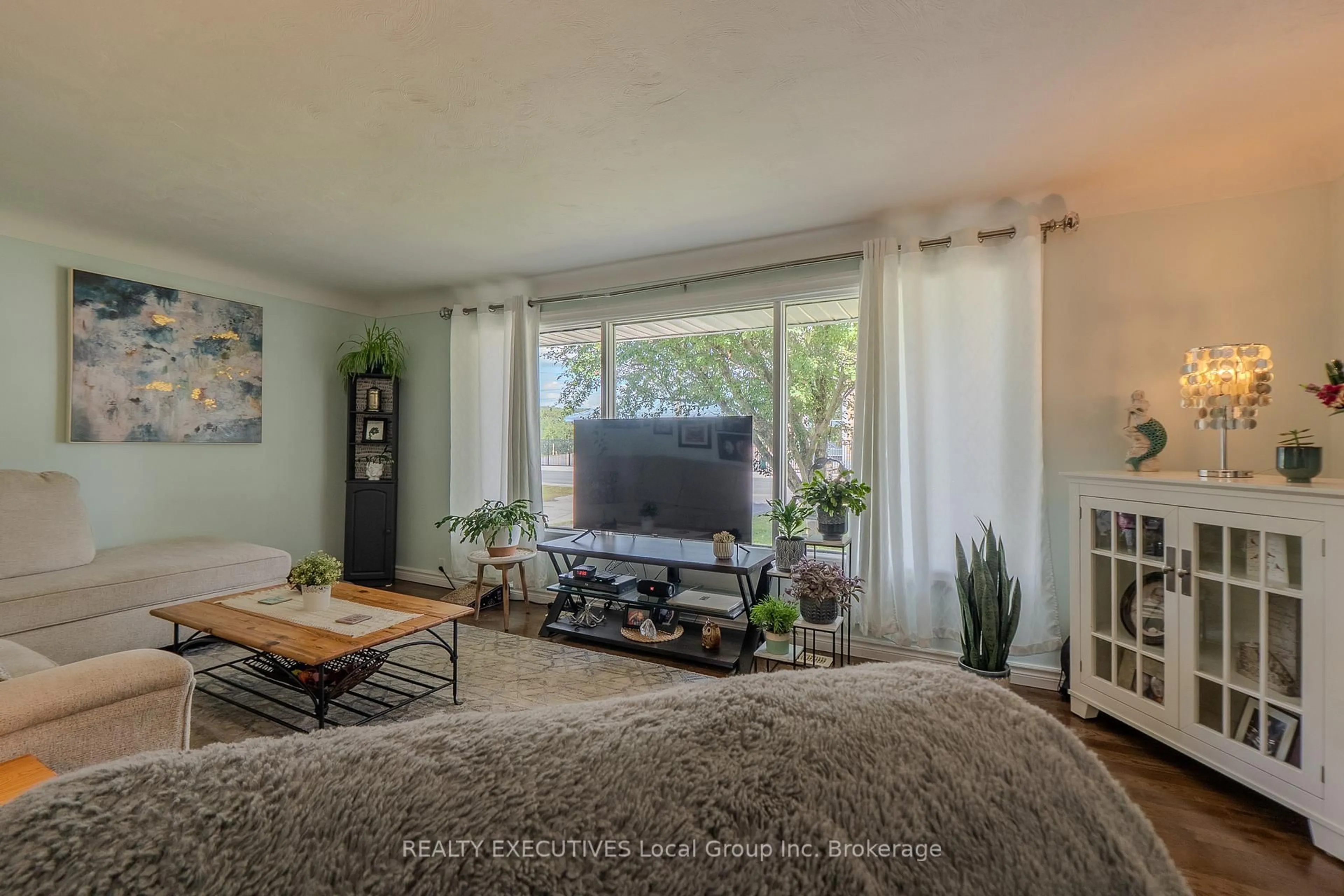 Living room with furniture, unknown for 271 Lakeside Dr, North Bay Ontario P1A 3E2