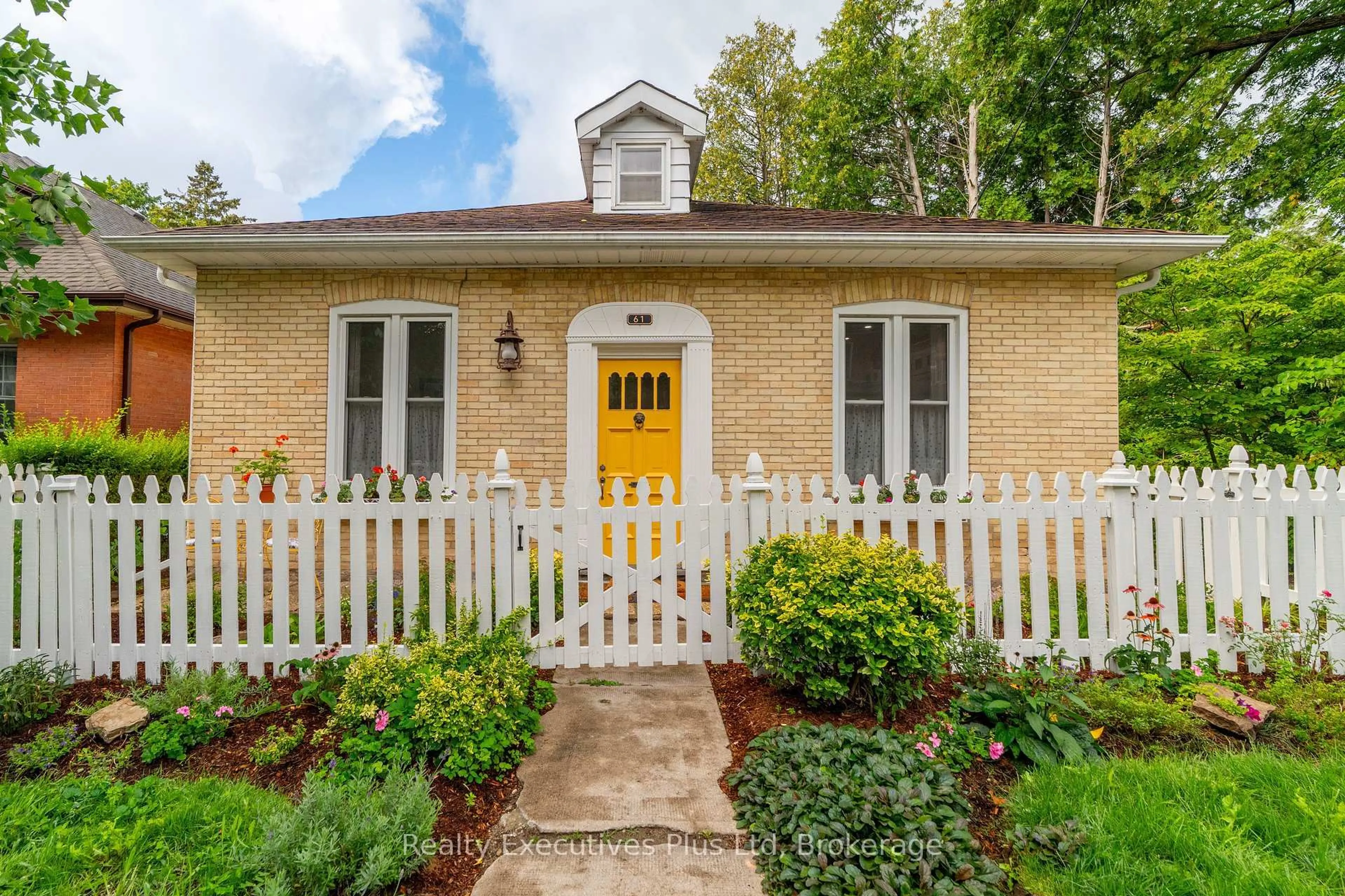 Home with brick exterior material, street for 61 Hearn Ave, Guelph Ontario N1H 5Y6