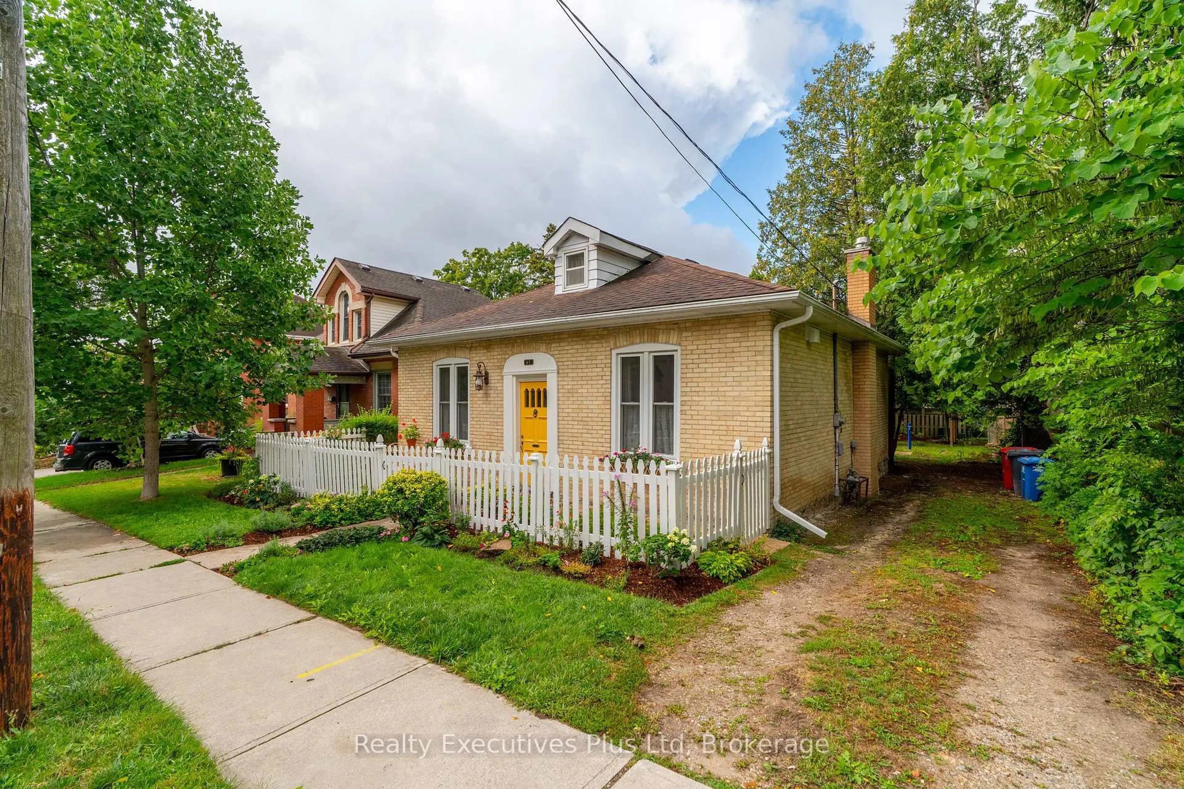 Unknown for 61 Hearn Ave, Guelph Ontario N1H 5Y6