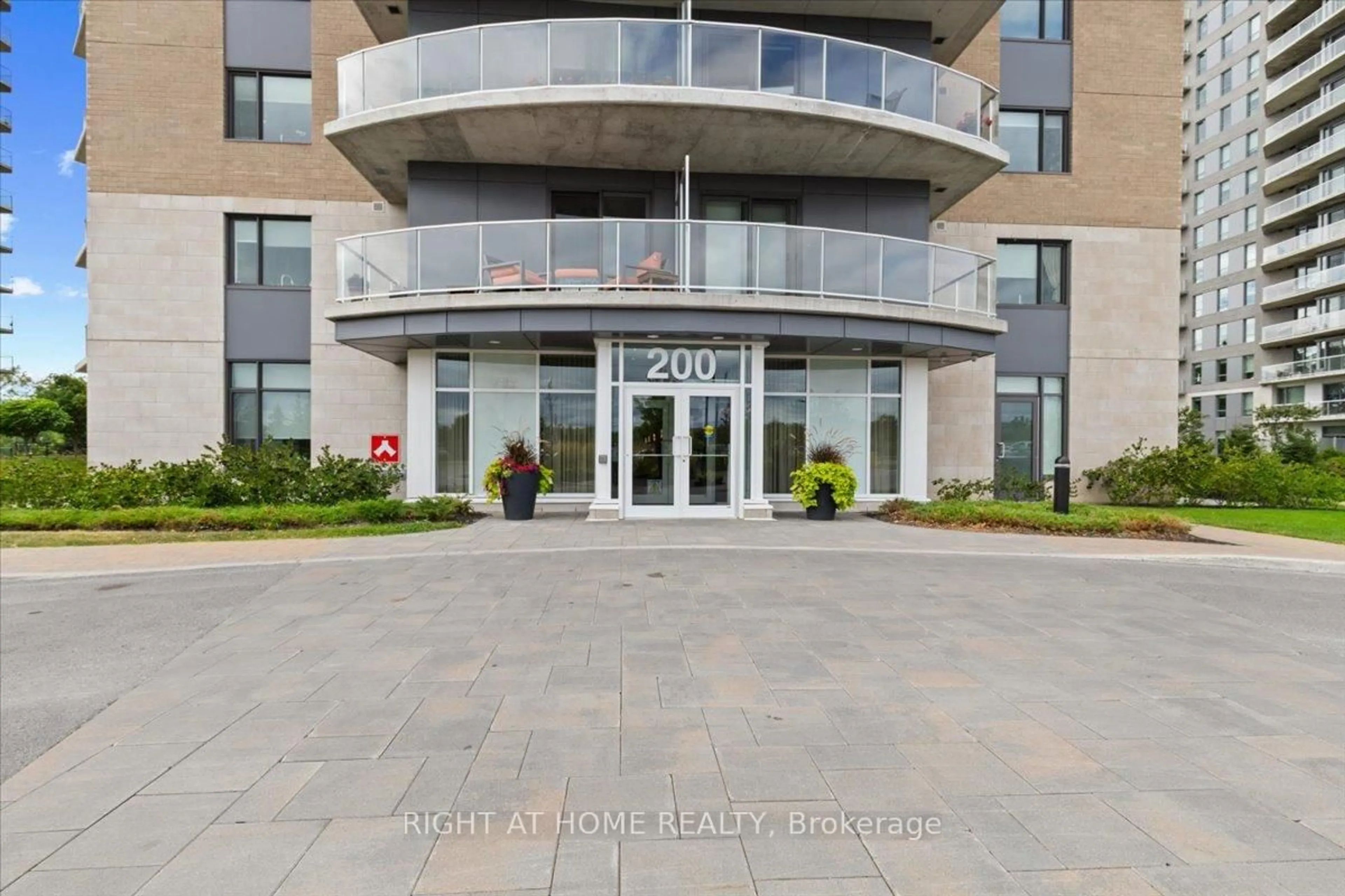 Indoor foyer for 200 Inlet Private #907, Ottawa Ontario K4A 5H3