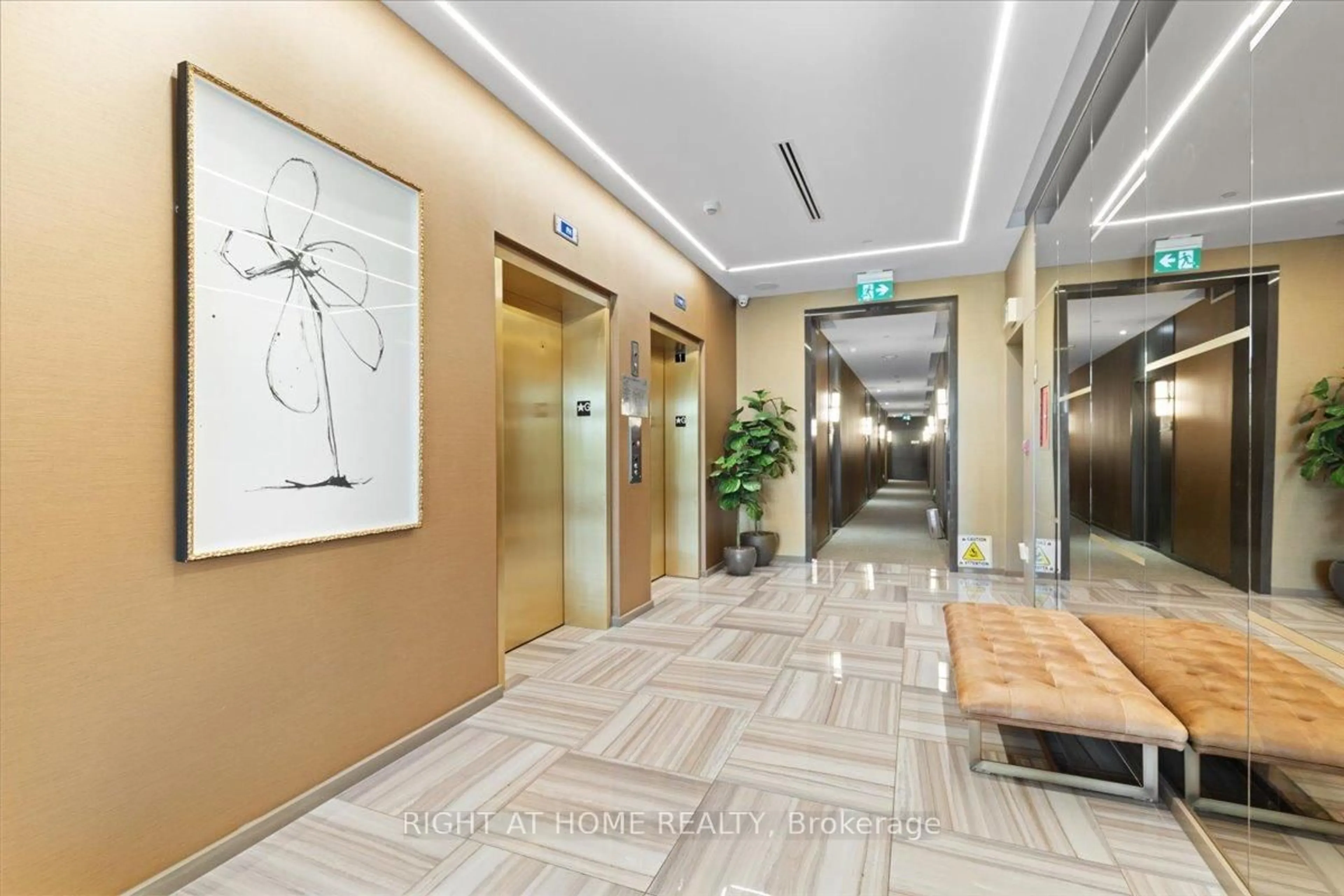 Indoor foyer for 200 Inlet Private #907, Ottawa Ontario K4A 5H3