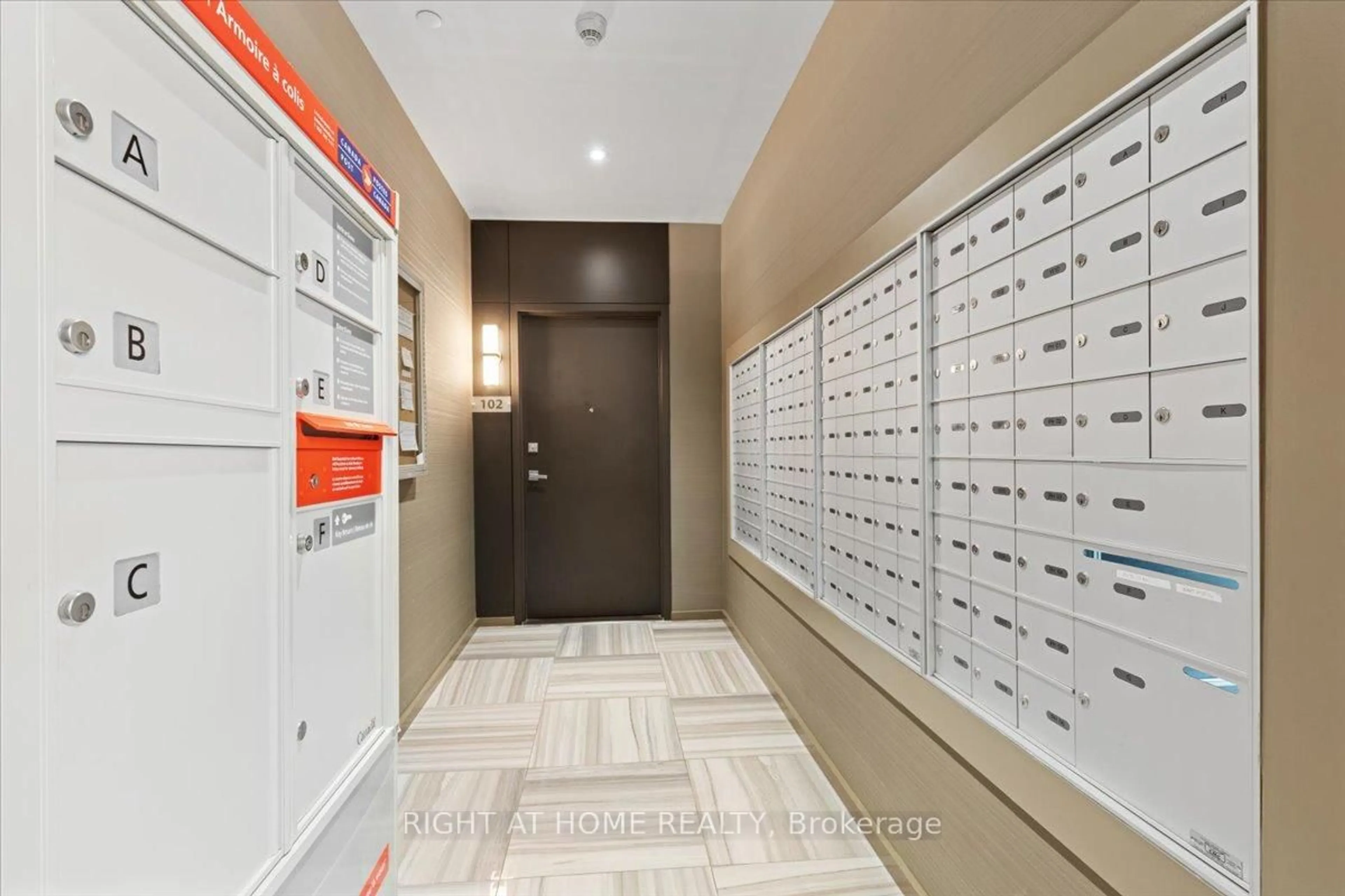 Indoor foyer for 200 Inlet Private #907, Ottawa Ontario K4A 5H3