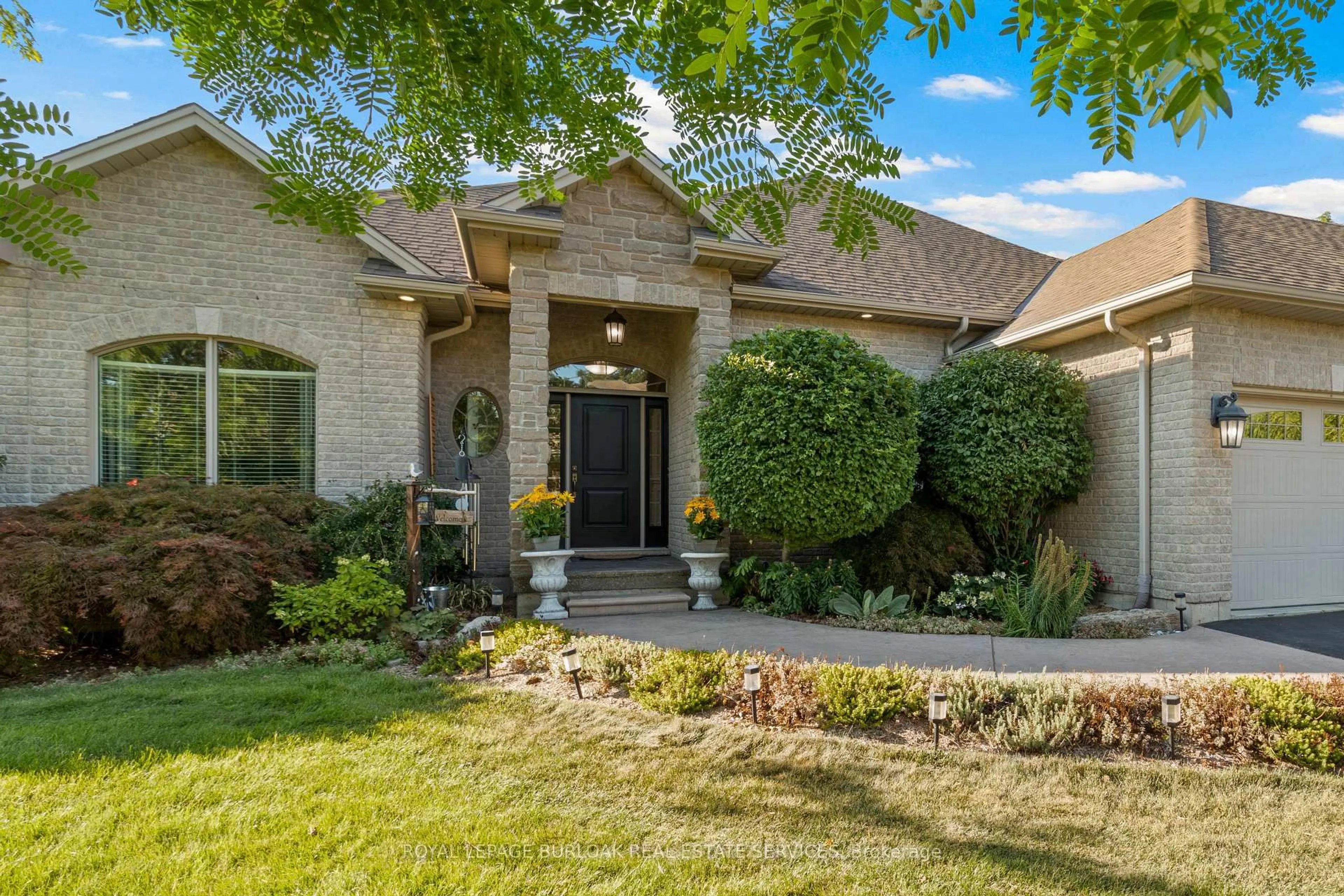Home with brick exterior material, street for 21 Farrow Rd, Brantford Ontario N3T 5L7