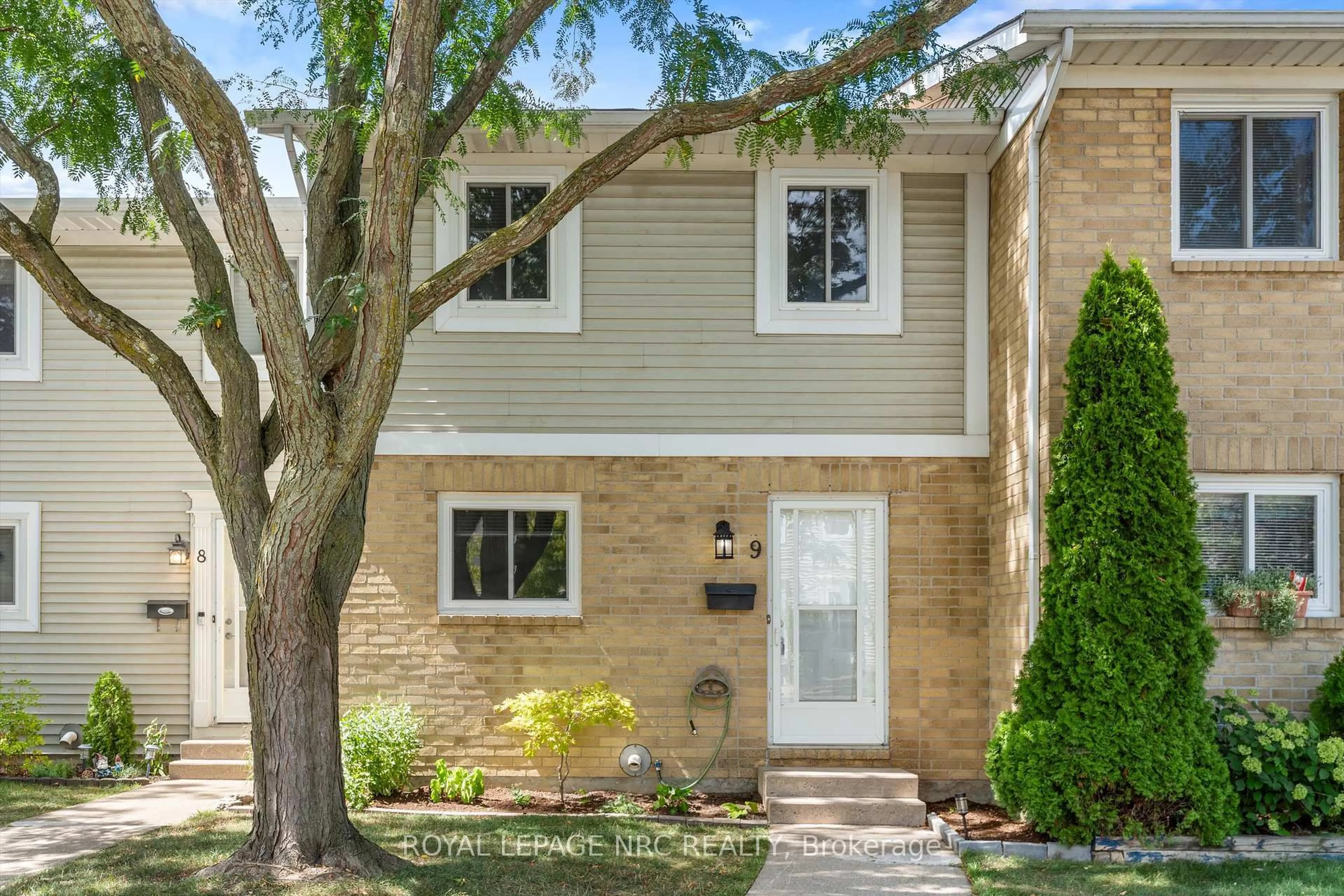 Home with vinyl exterior material, street for 38 Elma St #9, St. Catharines Ontario L2N 6Z3