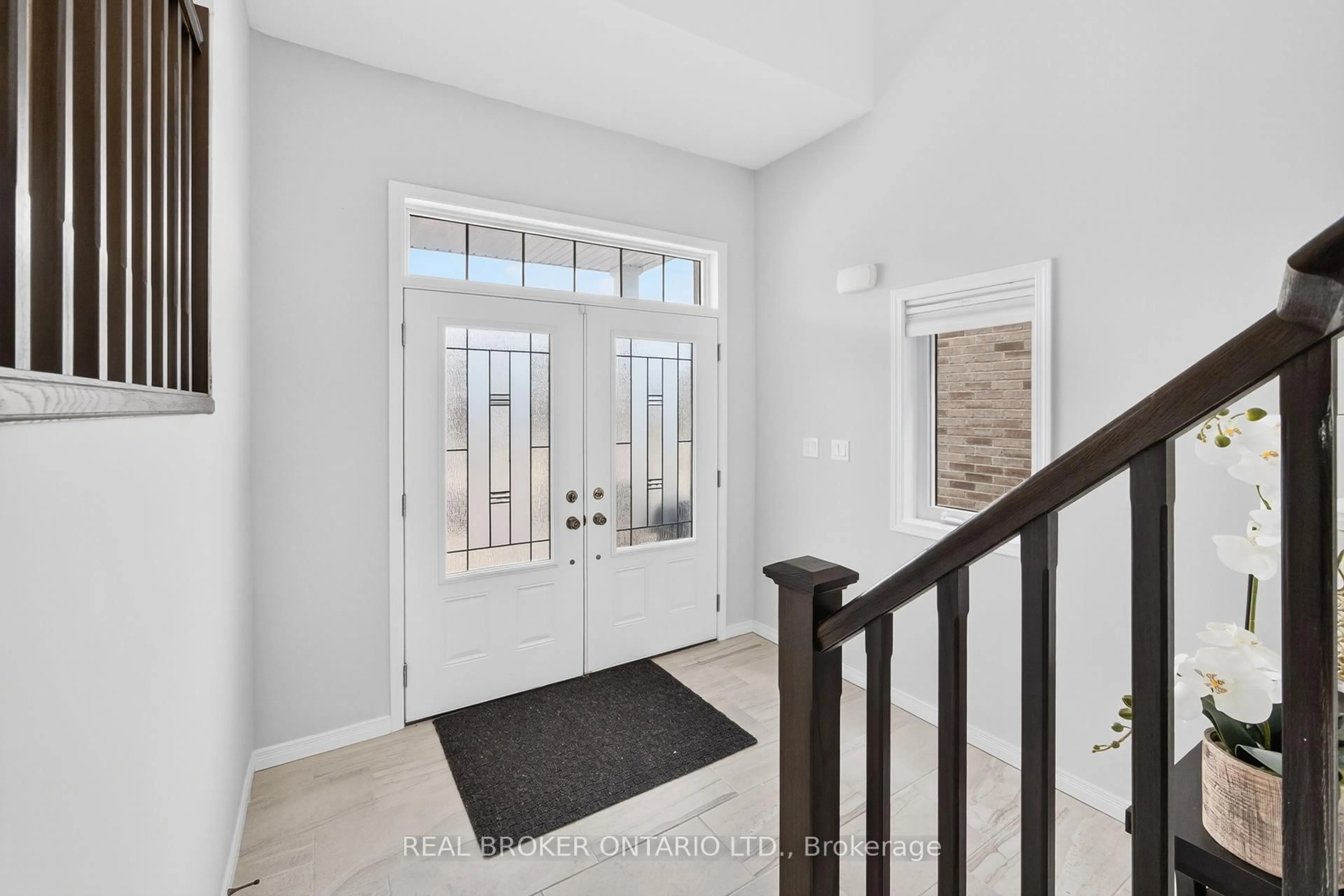 Indoor entryway for 326 Moorlands Cres, Kitchener Ontario N2P 0C5
