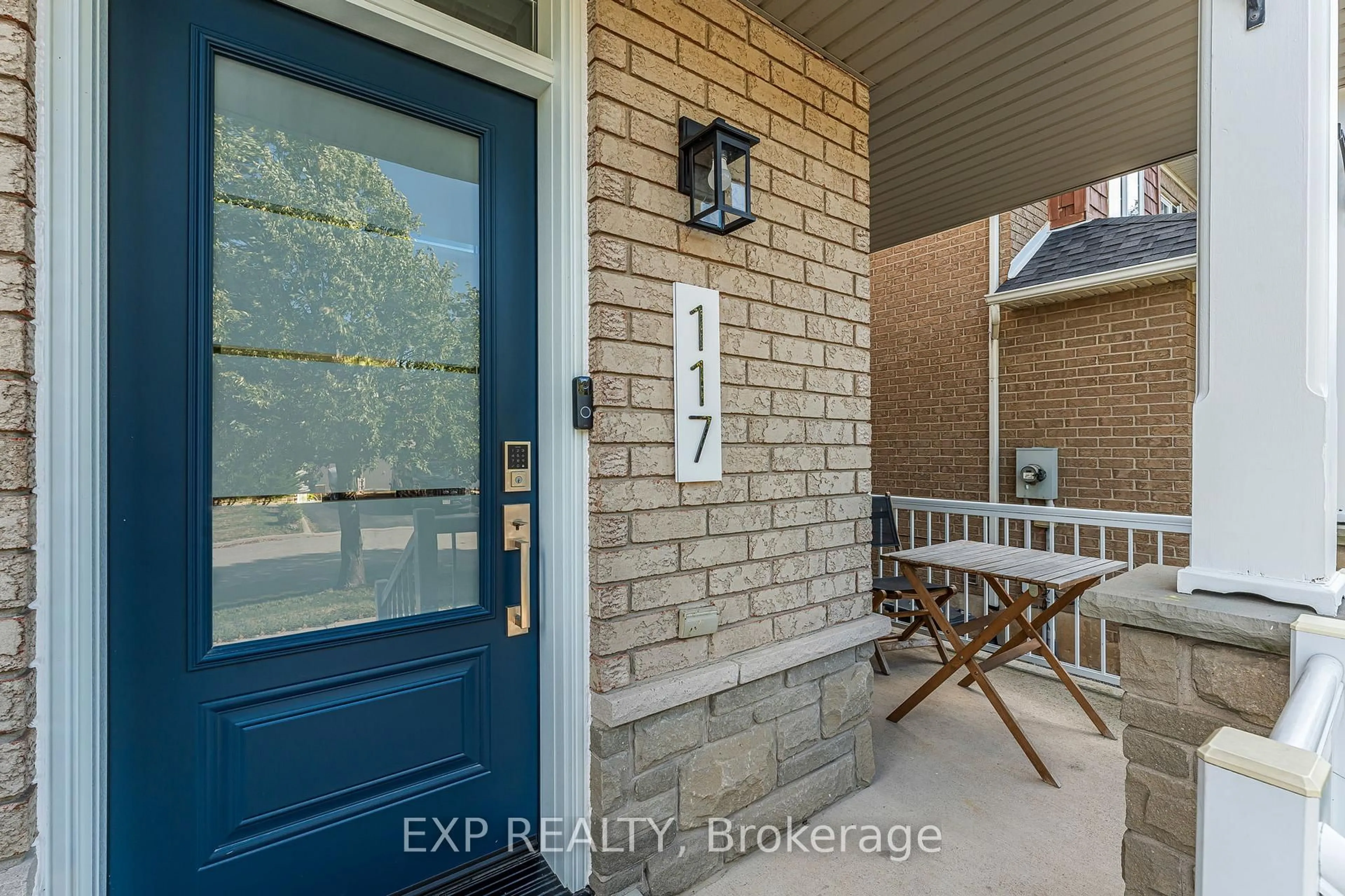 Indoor entryway for 117 Glenmeadow Cres, Hamilton Ontario L8E 6C1