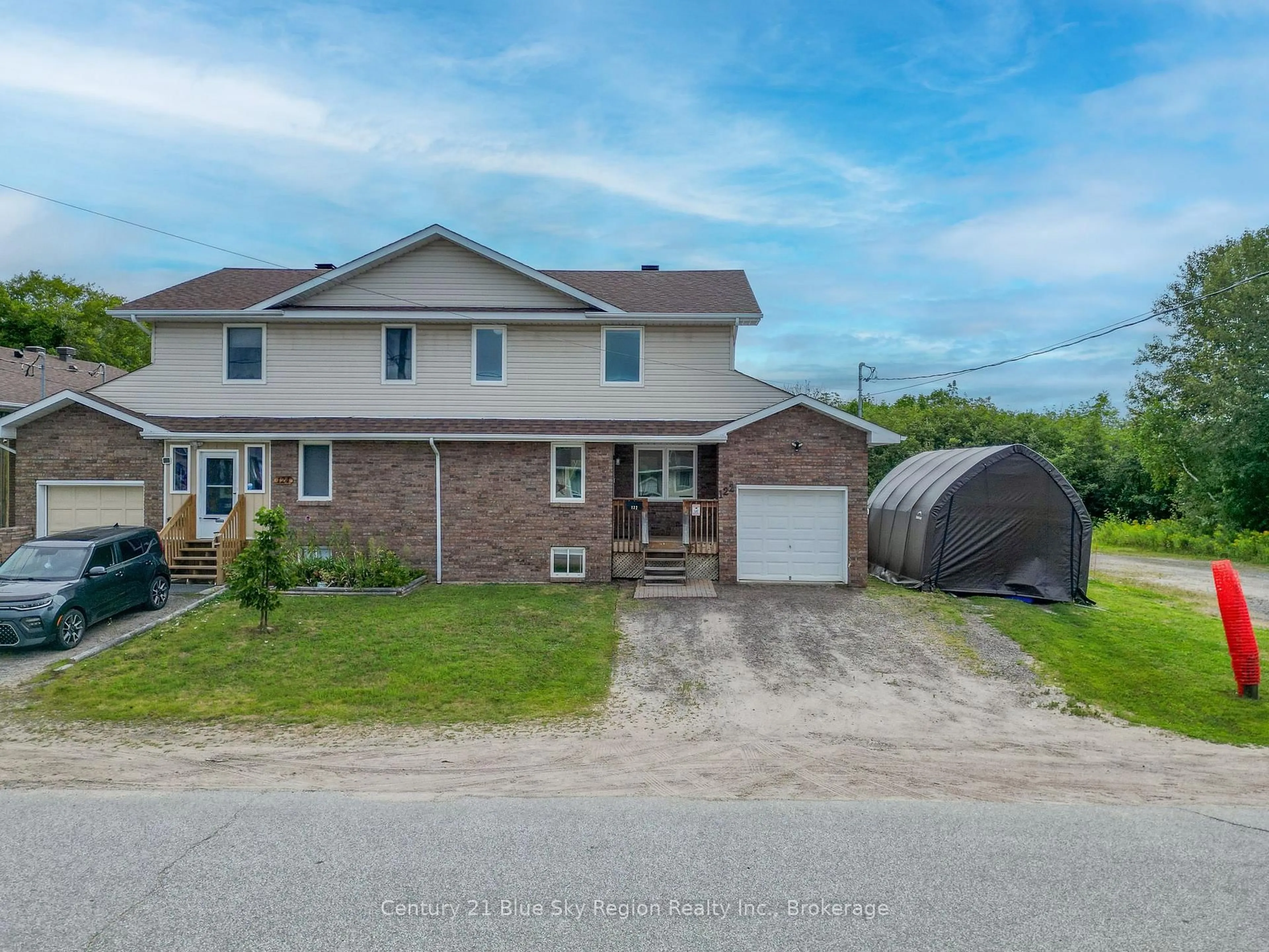 A pic from outside/outdoor area/front of a property/back of a property/a pic from drone, street for 122 Johnston Rd, North Bay Ontario P1B 9N6