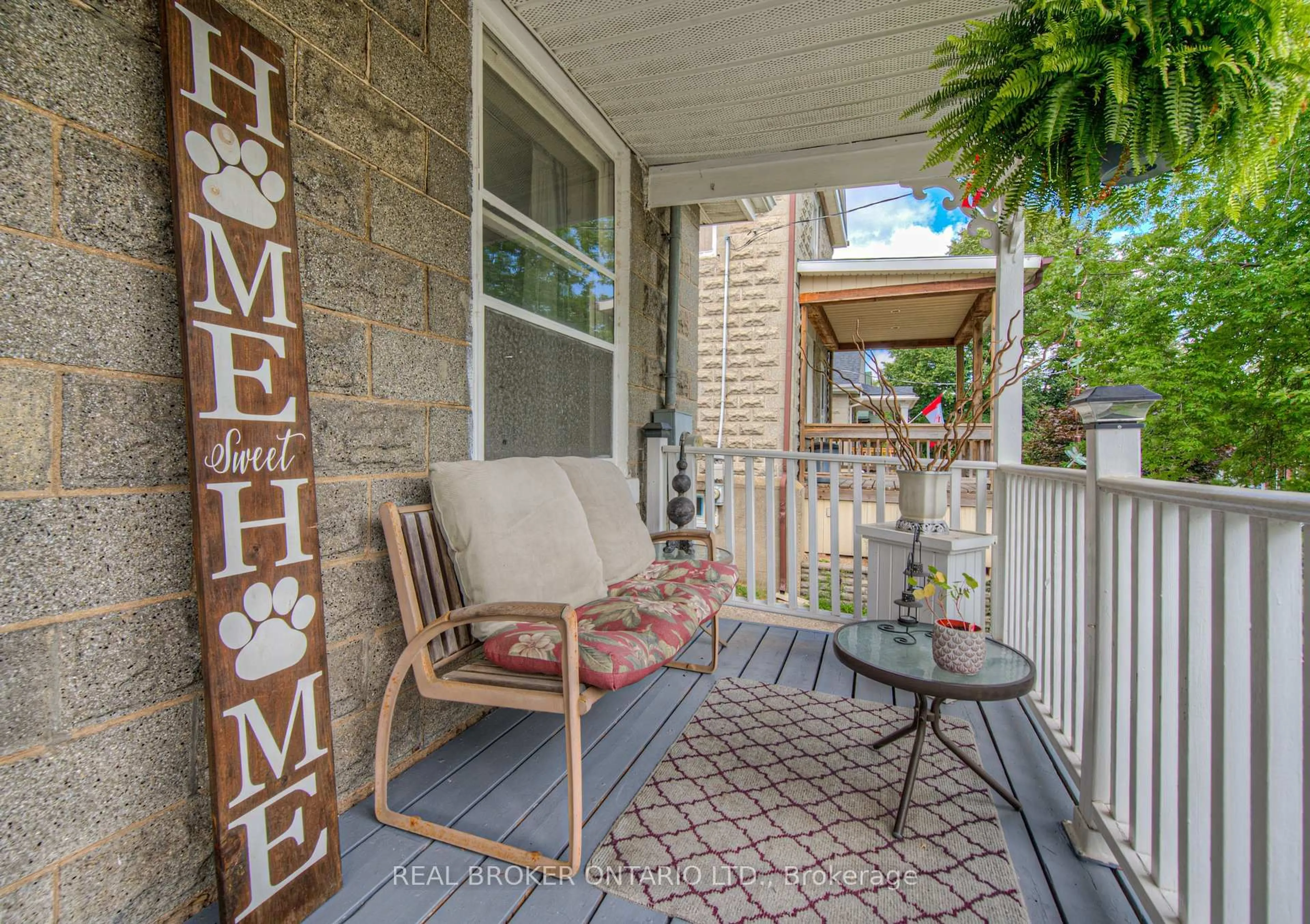 Patio, street for 138 Forest Rd, Cambridge Ontario N1S 3B7