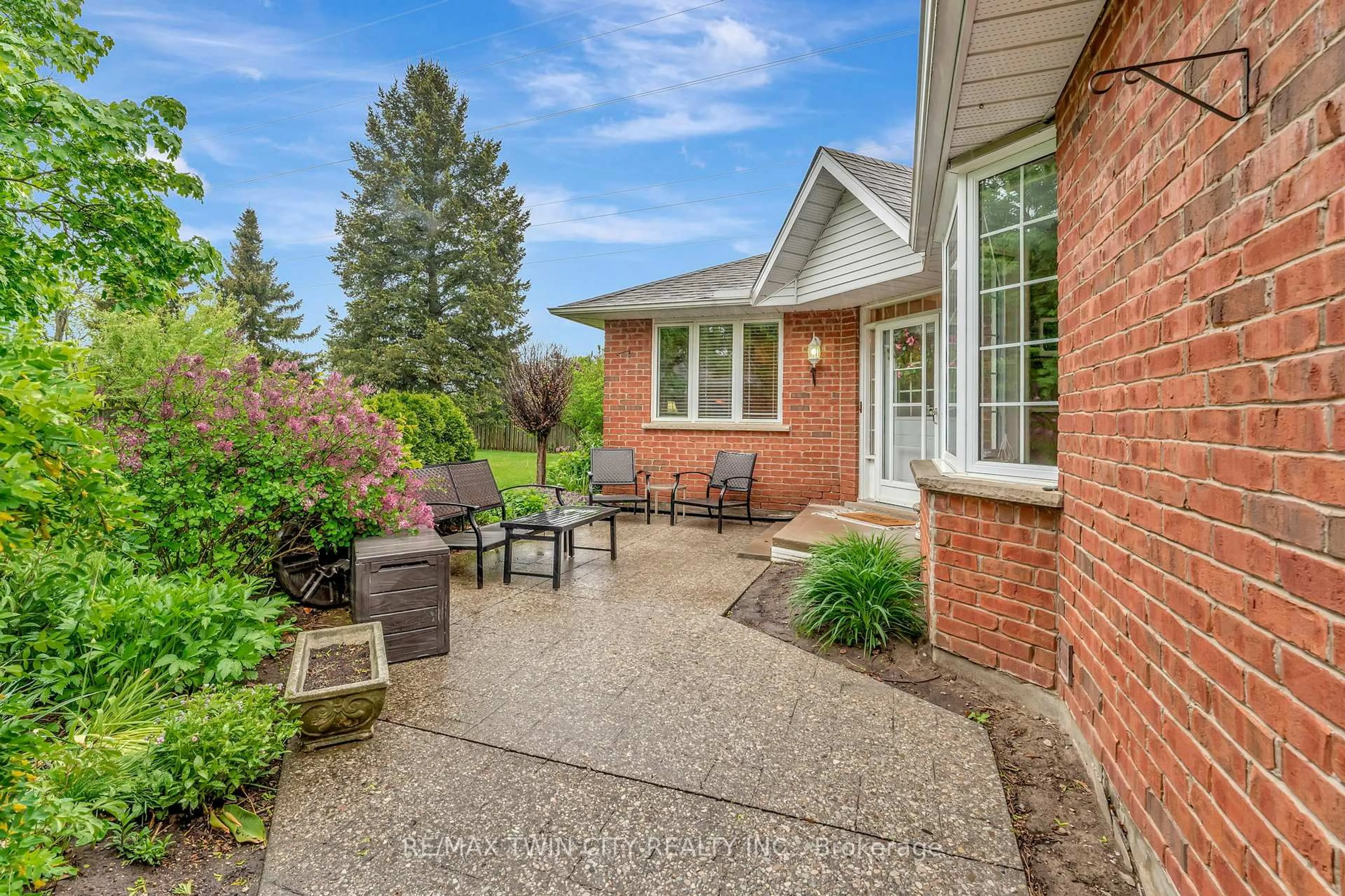 Patio, street for 71 Beasley Cres #7, Cambridge Ontario N1T 1P5