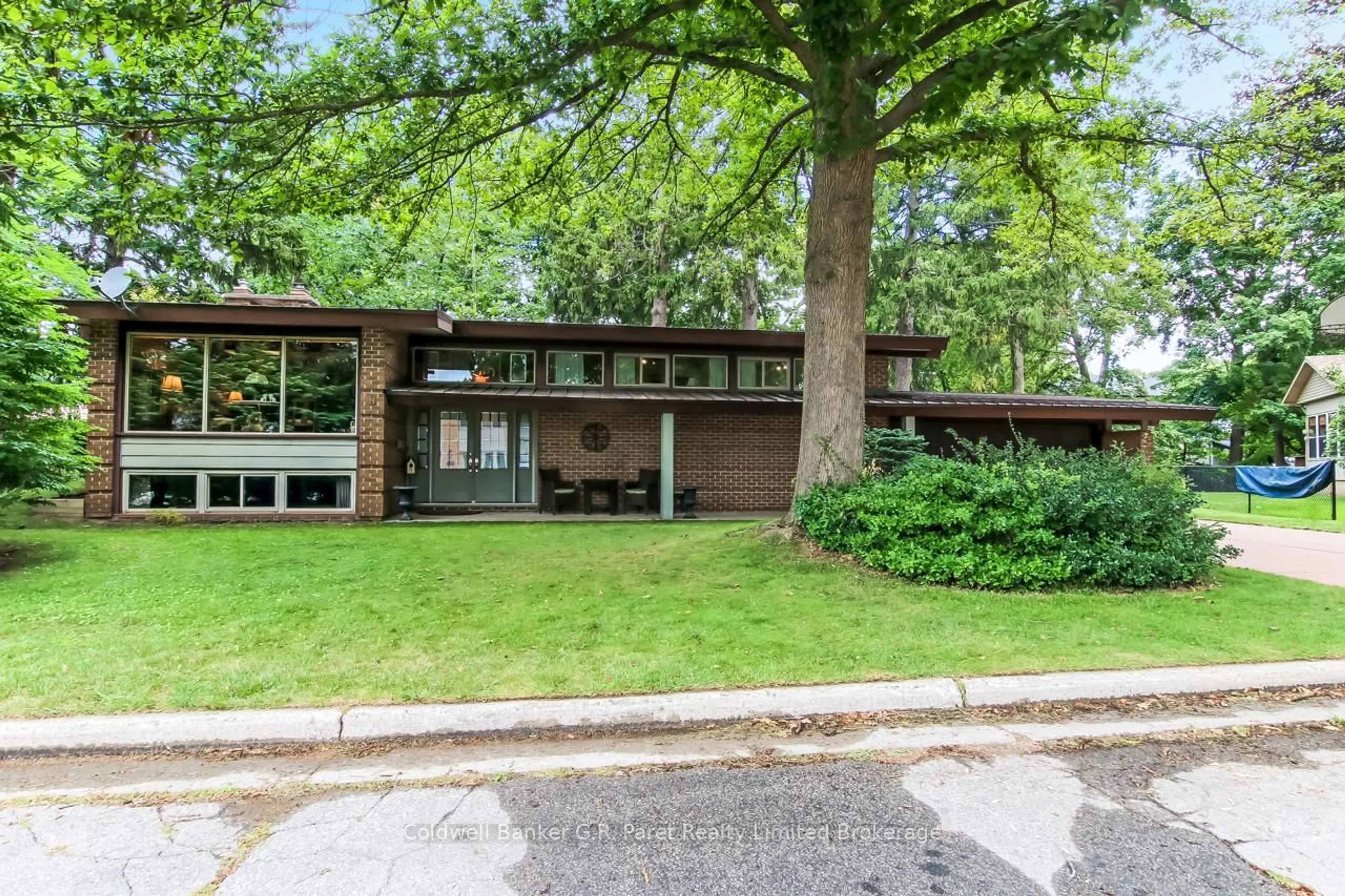 Home with brick exterior material, street for 7 & 9 Lisgar Crt, Tillsonburg Ontario N4G 1N6