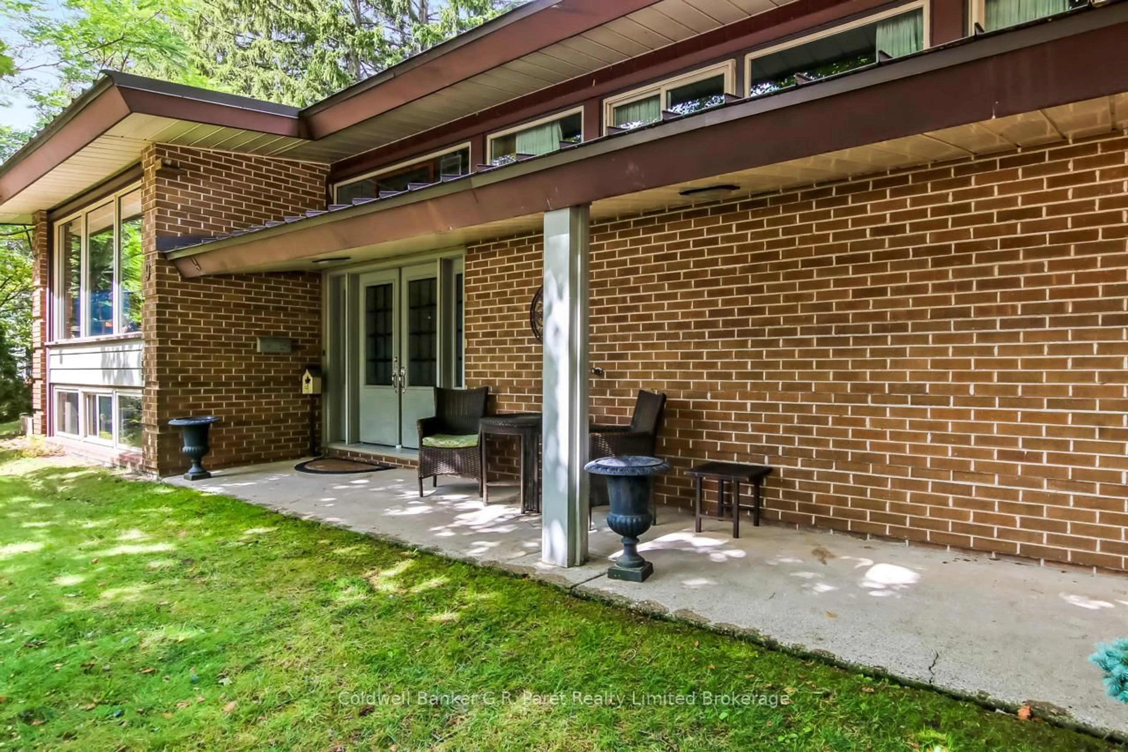 Home with brick exterior material, unknown for 7 & 9 Lisgar Crt, Tillsonburg Ontario N4G 1N6