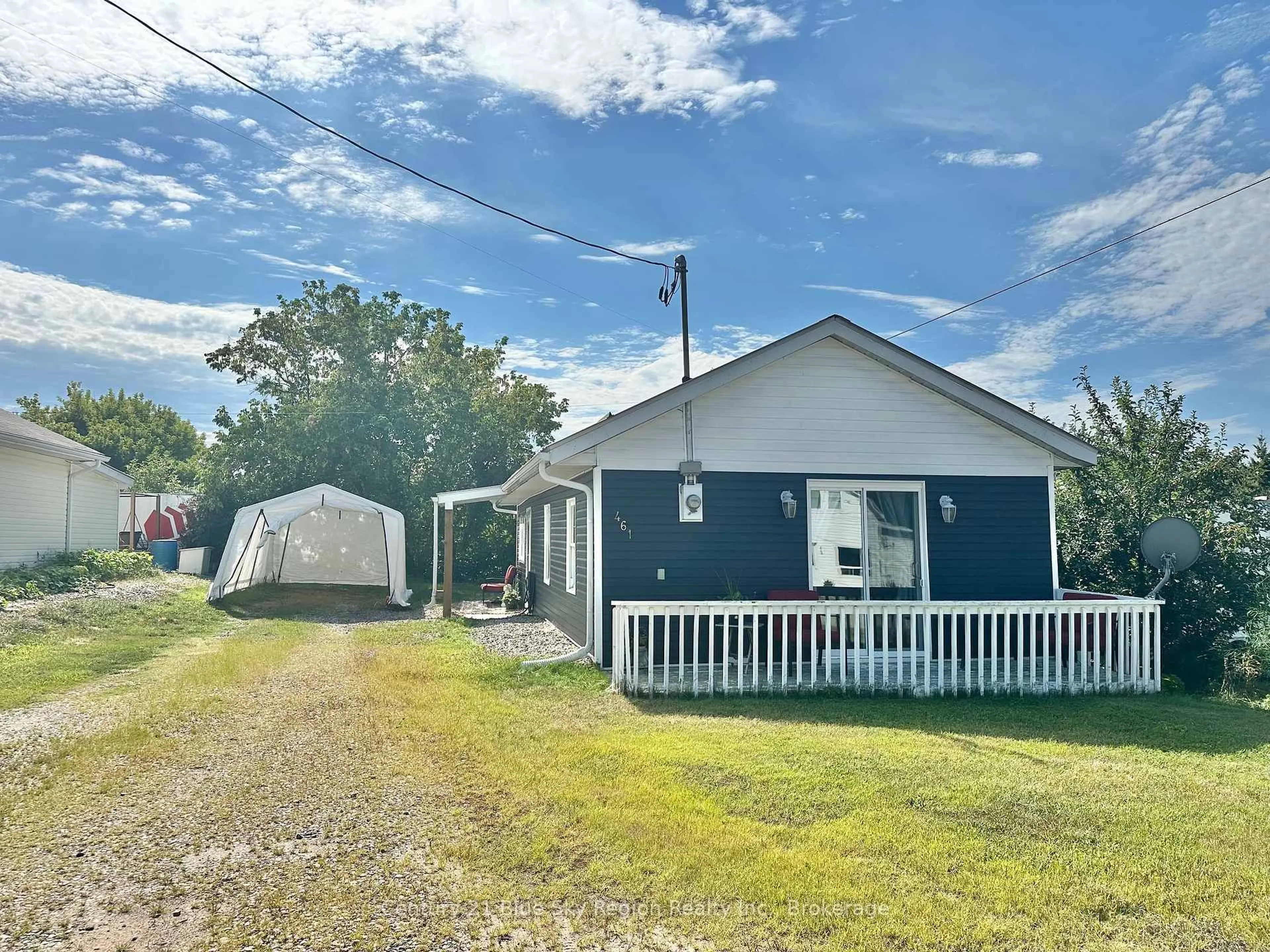 A pic from outside/outdoor area/front of a property/back of a property/a pic from drone, street for 461 McKenzie St, Mattawa Ontario P0H 1V0