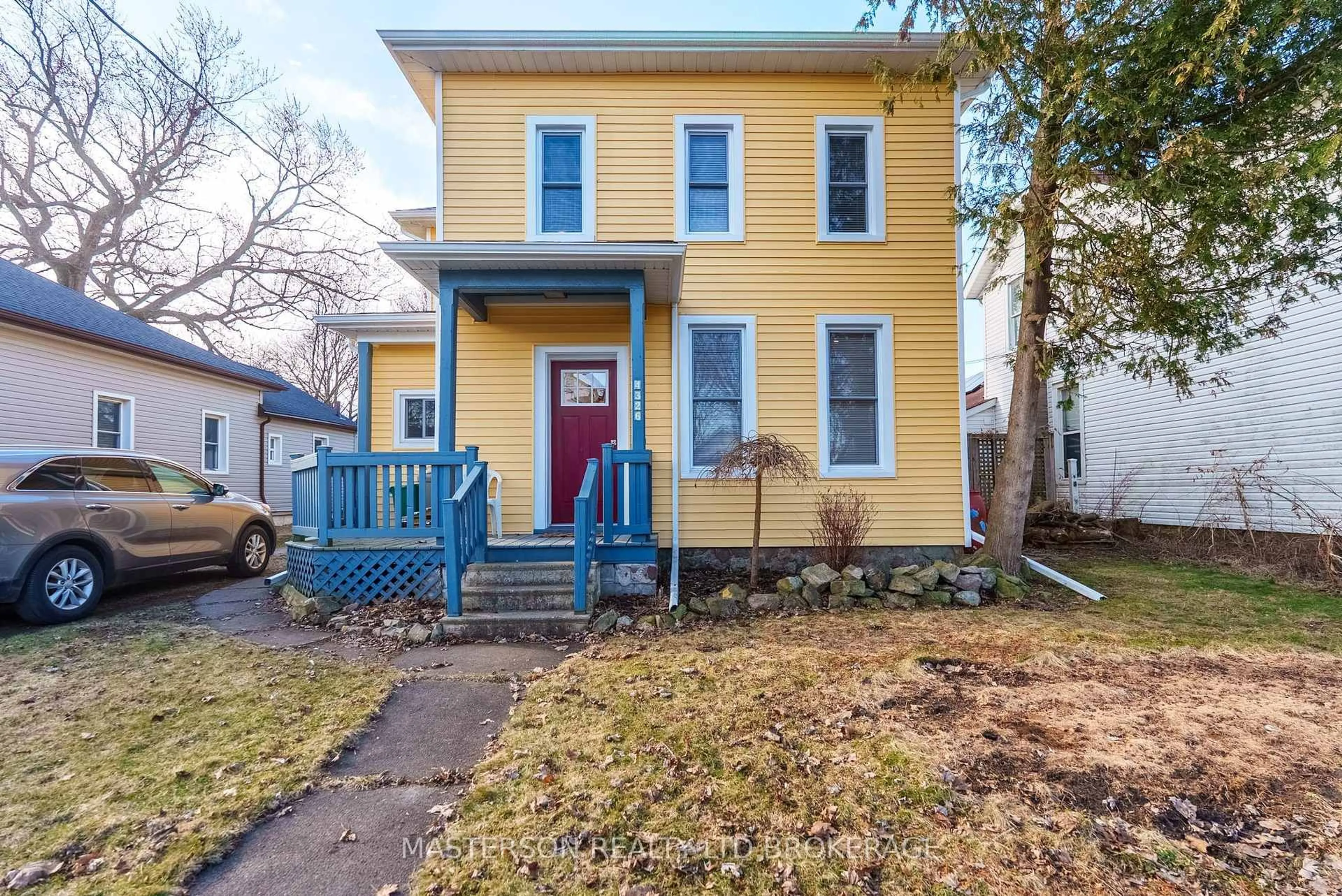 Home with vinyl exterior material, street for 4326 Ellis St, Niagara Falls Ontario L2E 1H1