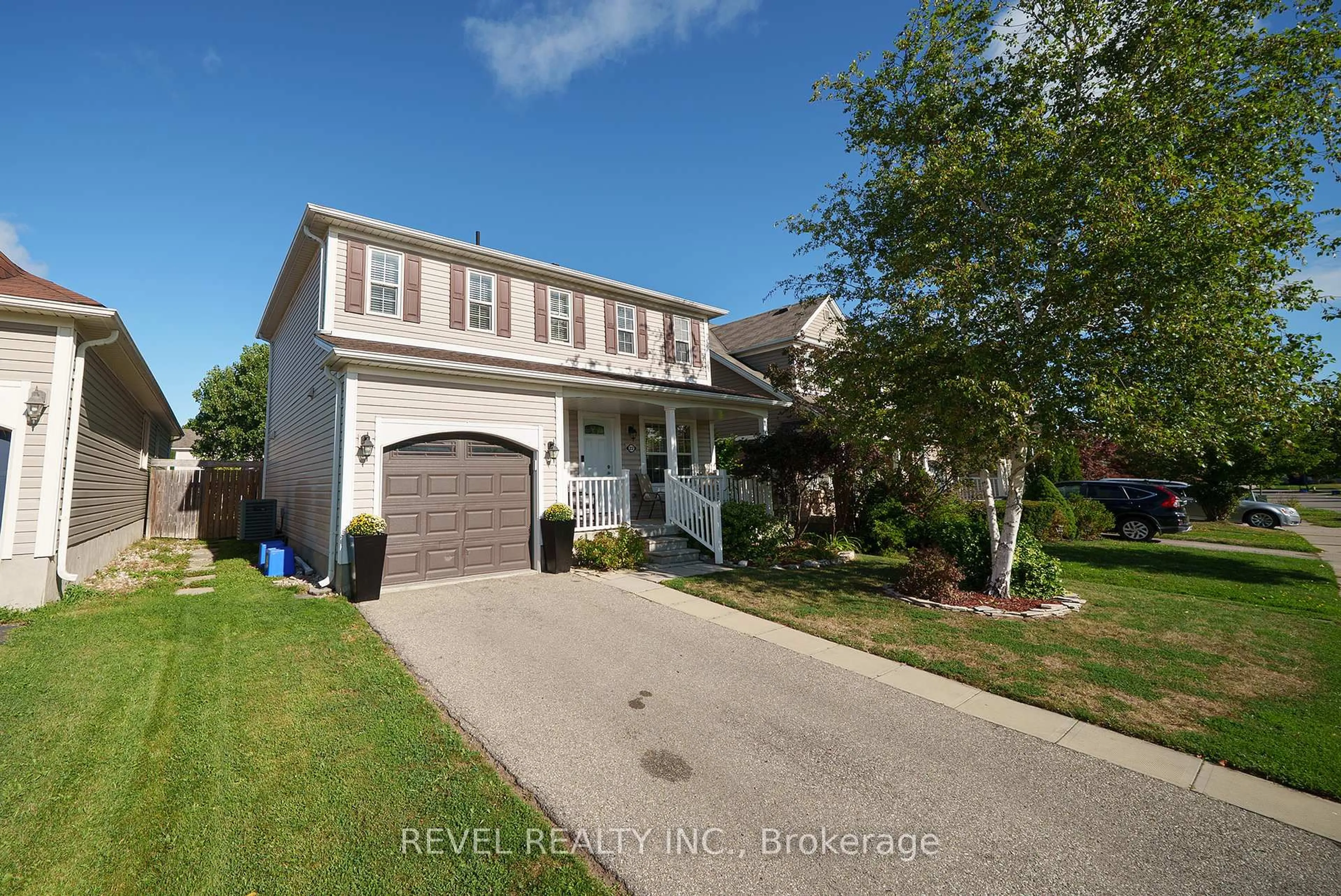 Home with vinyl exterior material, street for 22 Hollinrake Ave, Brantford Ontario N3T 0A6
