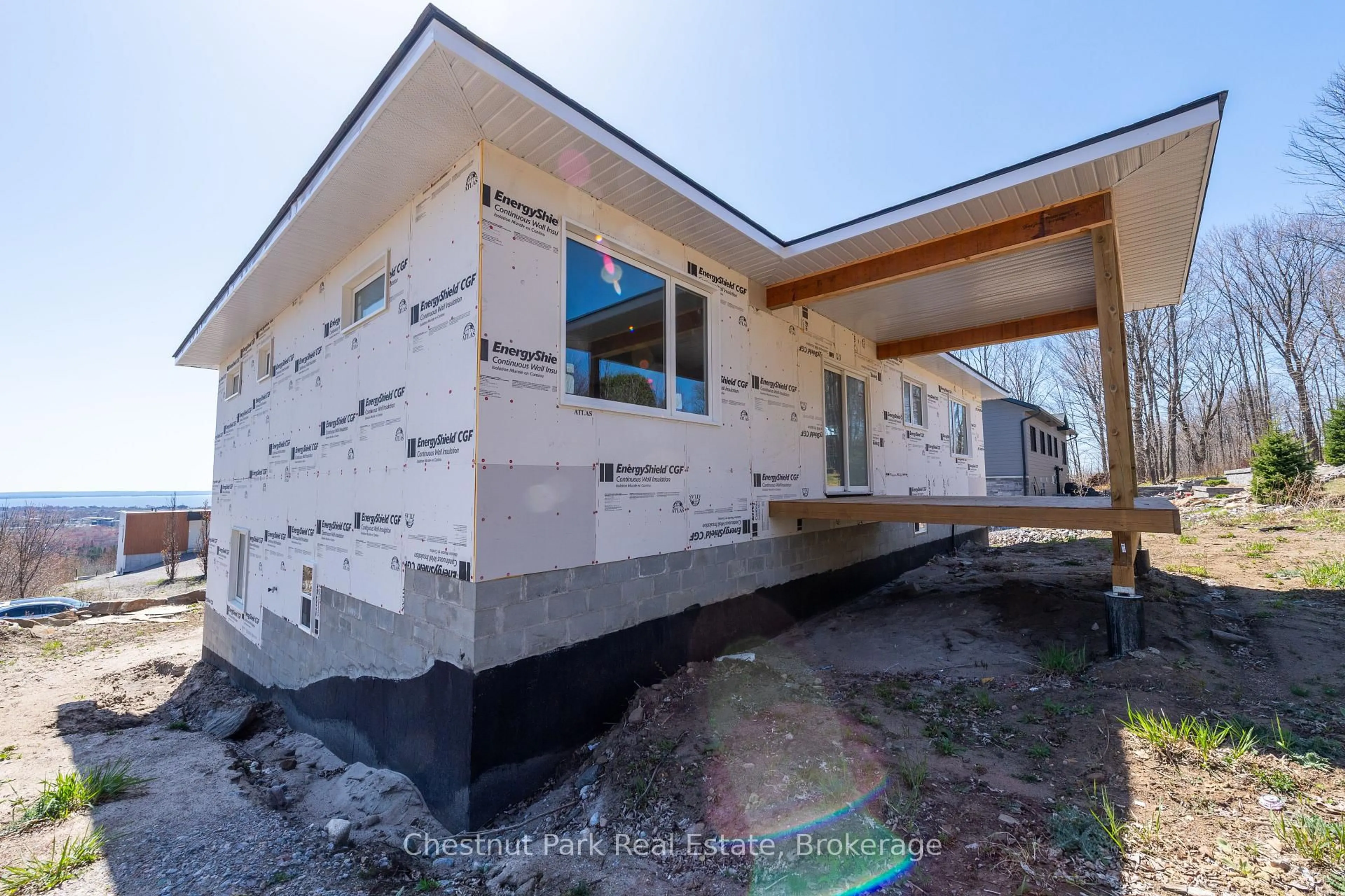 Home with vinyl exterior material, building for 452 Surrey Dr, North Bay Ontario P1C 1E7
