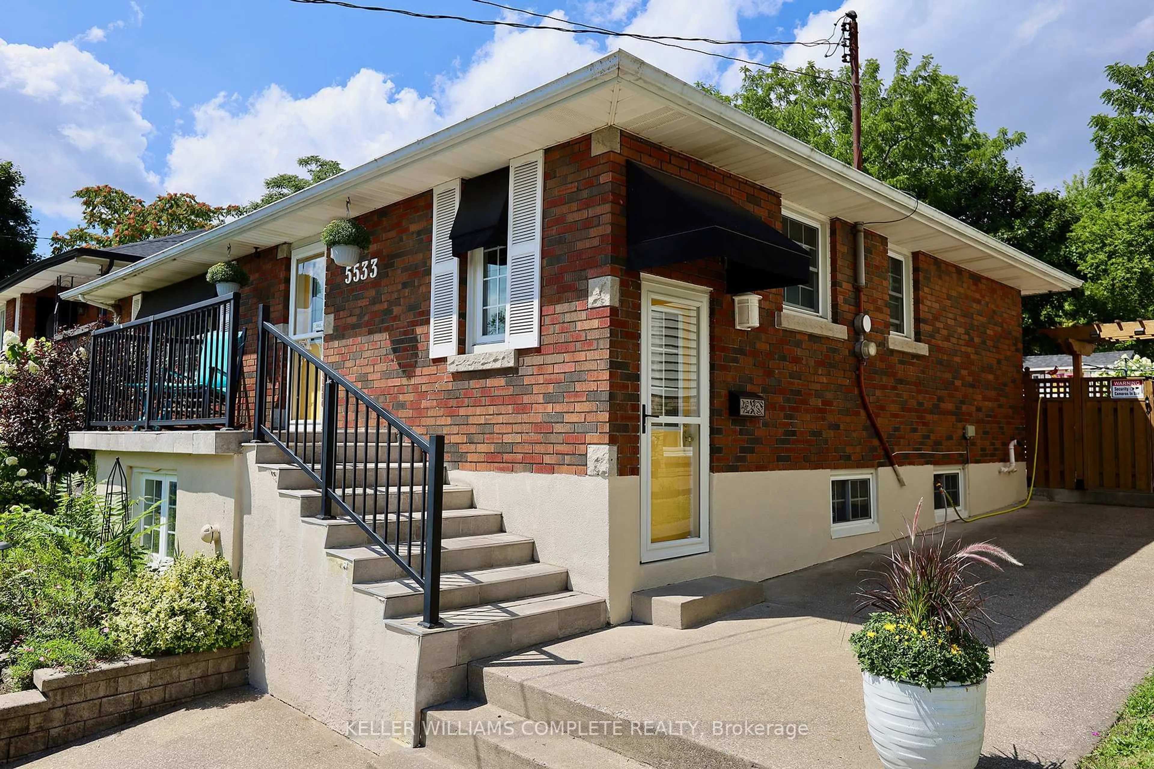 Home with brick exterior material, street for 5533 Ontario Ave, Niagara Falls Ontario L2E 3S4