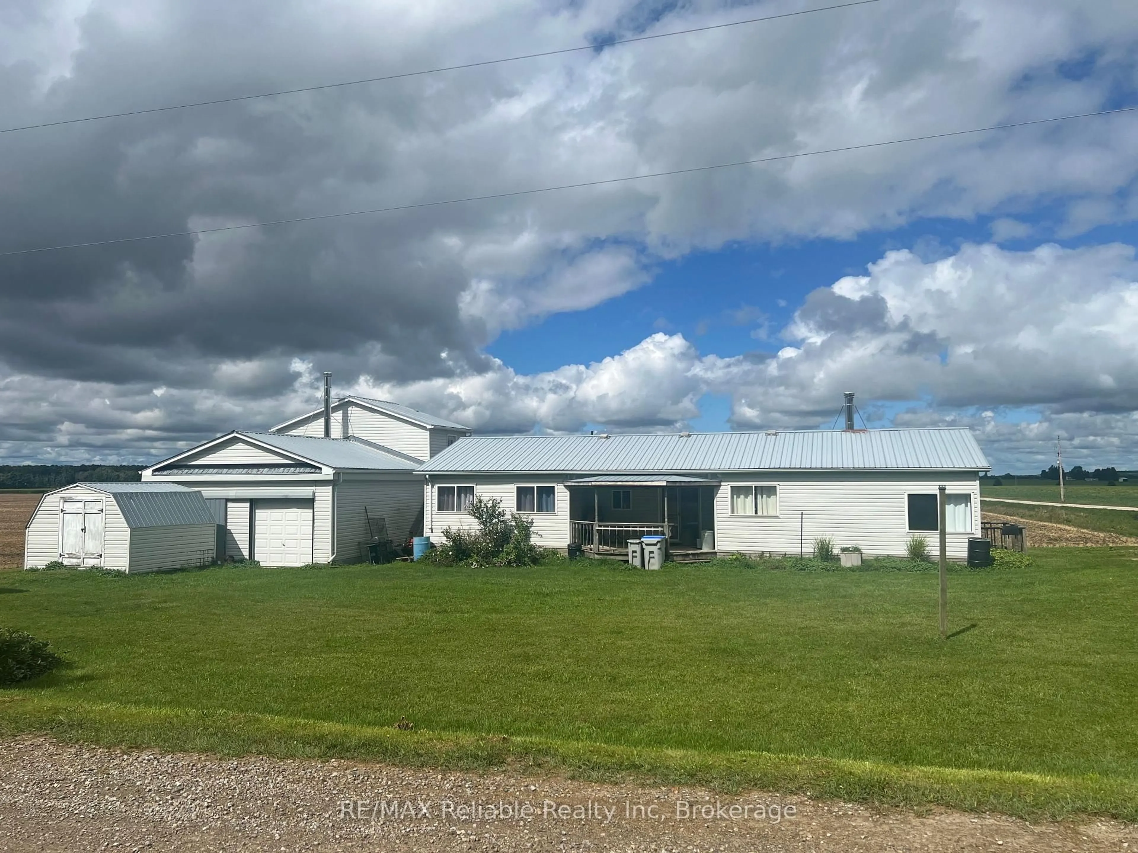 A pic from outside/outdoor area/front of a property/back of a property/a pic from drone, building for 41597 Hullett McKillop Rd, Central Huron Ontario N0M 1H0